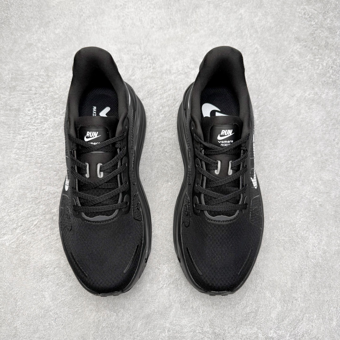 图片[2]-NK Zoom Pegasus Premium 飞马全掌气垫跑步运动鞋 气垫的究极进化 NIKE 2025S 新王炸 • 在特有Air科技加持下，耐克带来全新Pegasus Premium。这款跑鞋在传承耐克飞马（Pegasus）系列标志性的缓震功能的同时，将首次搭载耐克的塑型可视化Air Zoom气垫单元。• 塑型Air Zoom气垫单元贴合脚部的自然轮廓，帮助跑者在从后跟到脚趾的过渡中能够有效传递力量，带来一种前所未有的轻盈、顺畅回馈体验。中底采用ZoomX泡绵，后跟则使用ReactX泡绵，为跑者提供稳定流畅的推进感。• 塑型可视化Air Zoom气垫单元和精心配置的泡绵组合，让Pegasus Premium成为耐克飞马系列中颇具能量回馈的鞋款。• 全新Pegasus Premium不仅展示了耐克势头强劲的创新周期，证明了其特有的Air科技的强大实力，更体现了耐克倾听和服务运动员的能力。尺码：36 36.5 37.5 38 38.5 39 40 40.5 41 42 42.5 43 44 44.5 45-选品中心