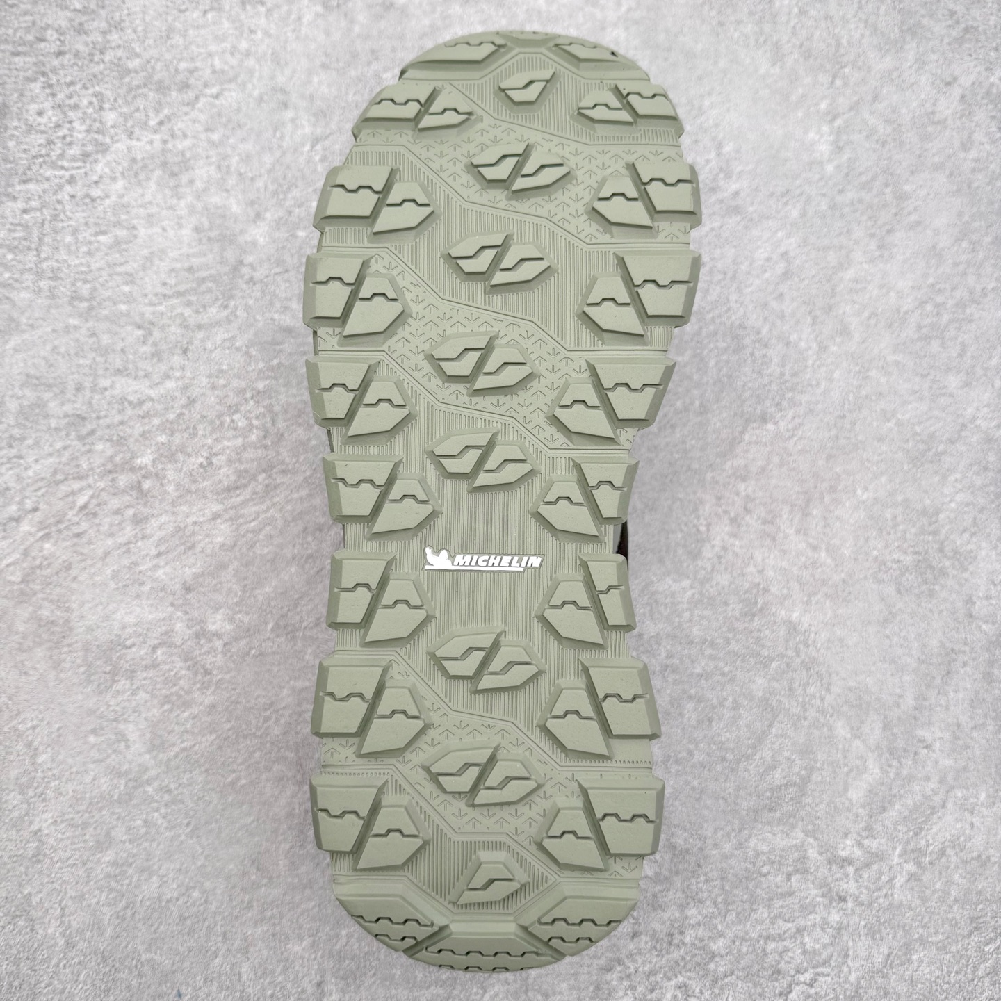 图片[9]-＃福利特价 DESCENTE SKI STYLE SNOW RIDE 迪桑特舒适防滑耐磨低帮生活休闲鞋 DESCENTE（迪桑特）创立于1935年，品牌名取自法语词汇，意为“滑降”。品牌箭头标识代表滑雪的三种技术“高速直线滑行”、“穿越”和“侧滑”，也寓意品牌在打造高端专业运动产品中不断追求完美的创新精神，致力于成为中国高端专业滑雪、综训、女子、铁人三项、高尔夫的第一品牌。尺码：36 36.5 37.5 38 38.5 39 40 40.5 41 42 42.5 43 44 44.5 45-选品中心