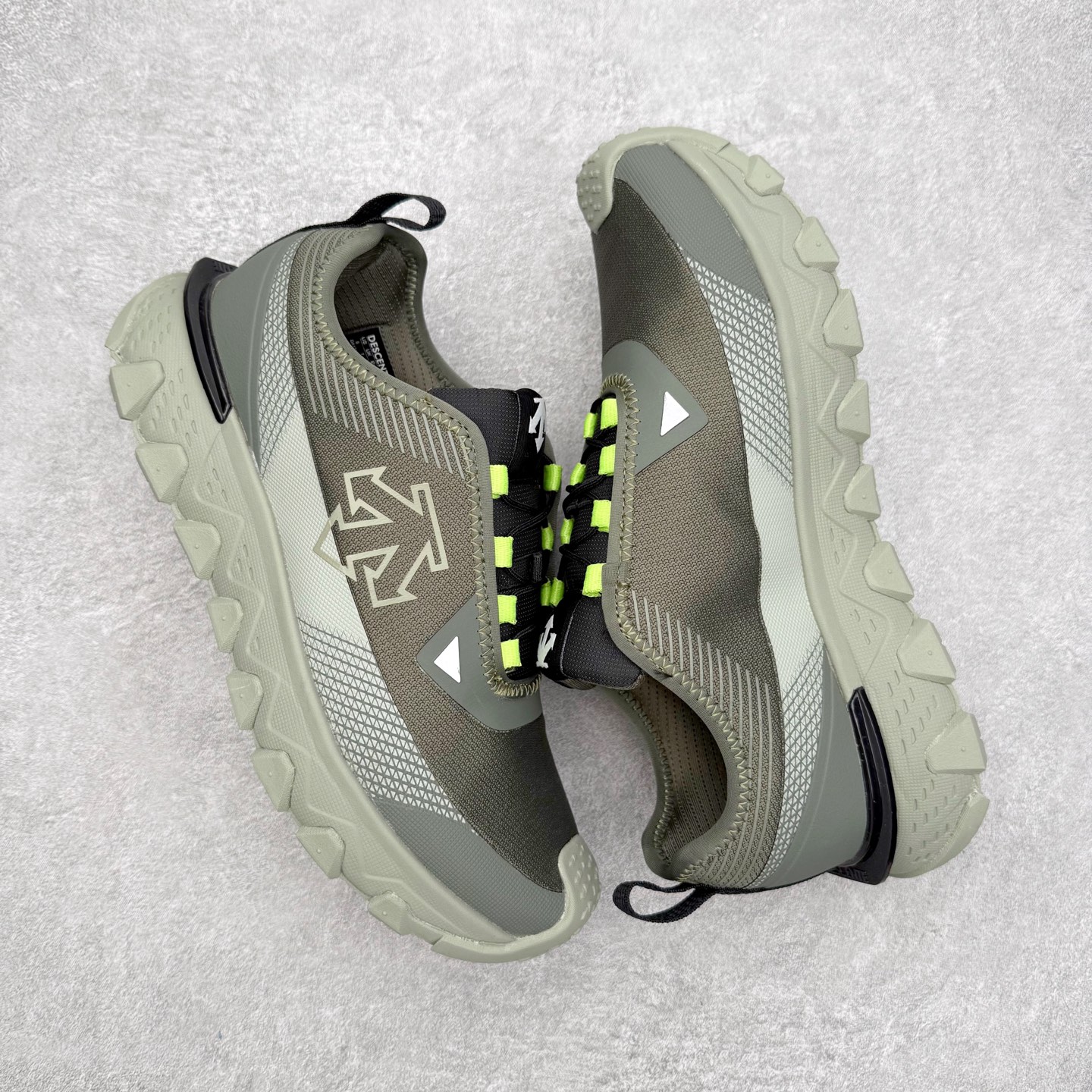 图片[3]-＃福利特价 DESCENTE SKI STYLE SNOW RIDE 迪桑特舒适防滑耐磨低帮生活休闲鞋 DESCENTE（迪桑特）创立于1935年，品牌名取自法语词汇，意为“滑降”。品牌箭头标识代表滑雪的三种技术“高速直线滑行”、“穿越”和“侧滑”，也寓意品牌在打造高端专业运动产品中不断追求完美的创新精神，致力于成为中国高端专业滑雪、综训、女子、铁人三项、高尔夫的第一品牌。尺码：36 36.5 37.5 38 38.5 39 40 40.5 41 42 42.5 43 44 44.5 45-选品中心