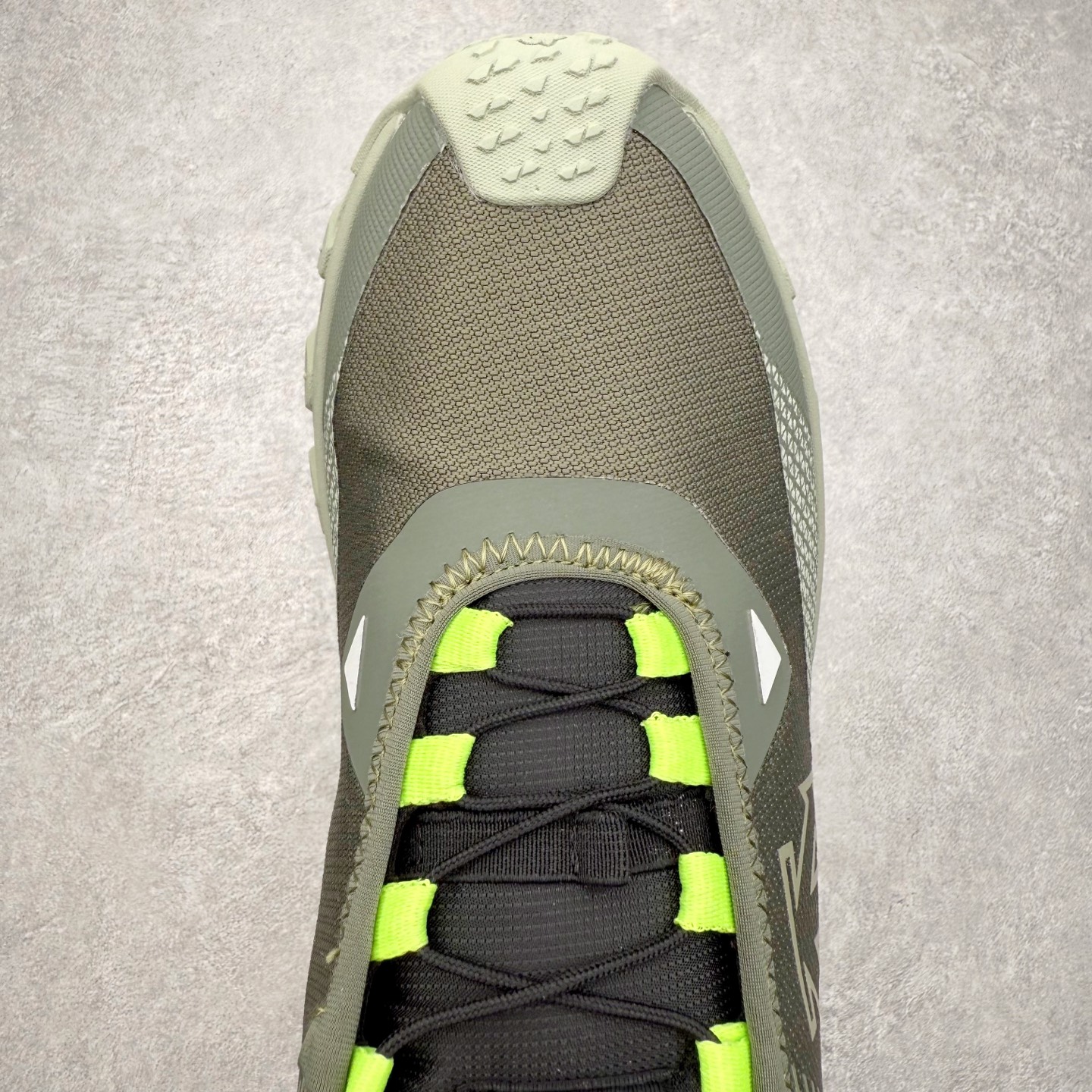 图片[4]-＃福利特价 DESCENTE SKI STYLE SNOW RIDE 迪桑特舒适防滑耐磨低帮生活休闲鞋 DESCENTE（迪桑特）创立于1935年，品牌名取自法语词汇，意为“滑降”。品牌箭头标识代表滑雪的三种技术“高速直线滑行”、“穿越”和“侧滑”，也寓意品牌在打造高端专业运动产品中不断追求完美的创新精神，致力于成为中国高端专业滑雪、综训、女子、铁人三项、高尔夫的第一品牌。尺码：36 36.5 37.5 38 38.5 39 40 40.5 41 42 42.5 43 44 44.5 45-选品中心