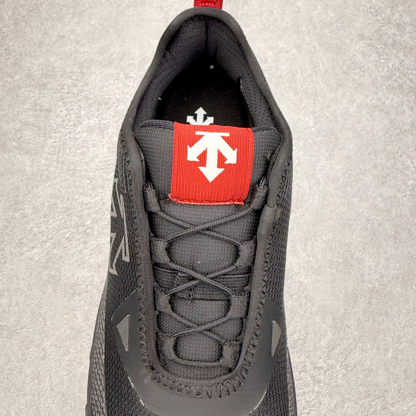 图片[5]-＃福利特价 DESCENTE SKI STYLE SNOW RIDE 迪桑特舒适防滑耐磨低帮生活休闲鞋 DESCENTE（迪桑特）创立于1935年，品牌名取自法语词汇，意为“滑降”。品牌箭头标识代表滑雪的三种技术“高速直线滑行”、“穿越”和“侧滑”，也寓意品牌在打造高端专业运动产品中不断追求完美的创新精神，致力于成为中国高端专业滑雪、综训、女子、铁人三项、高尔夫的第一品牌。尺码：36 36.5 37.5 38 38.5 39 40 40.5 41 42 42.5 43 44 44.5 45-选品中心