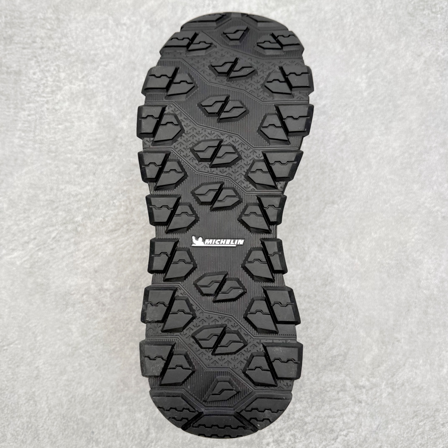 图片[9]-＃福利特价 DESCENTE SKI STYLE SNOW RIDE 迪桑特舒适防滑耐磨低帮生活休闲鞋 DESCENTE（迪桑特）创立于1935年，品牌名取自法语词汇，意为“滑降”。品牌箭头标识代表滑雪的三种技术“高速直线滑行”、“穿越”和“侧滑”，也寓意品牌在打造高端专业运动产品中不断追求完美的创新精神，致力于成为中国高端专业滑雪、综训、女子、铁人三项、高尔夫的第一品牌。尺码：36 36.5 37.5 38 38.5 39 40 40.5 41 42 42.5 43 44 44.5 45-选品中心