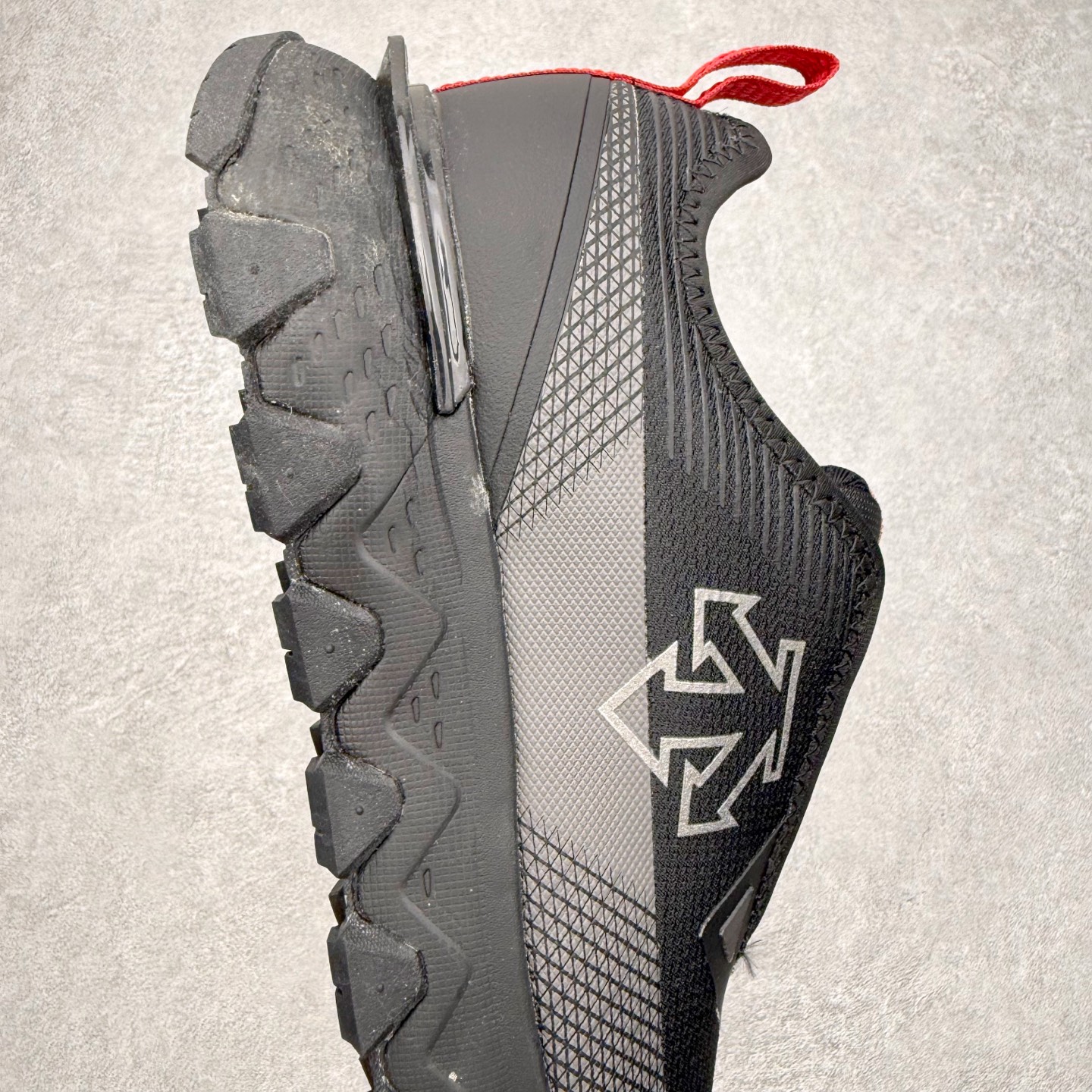 图片[6]-＃福利特价 DESCENTE SKI STYLE SNOW RIDE 迪桑特舒适防滑耐磨低帮生活休闲鞋 DESCENTE（迪桑特）创立于1935年，品牌名取自法语词汇，意为“滑降”。品牌箭头标识代表滑雪的三种技术“高速直线滑行”、“穿越”和“侧滑”，也寓意品牌在打造高端专业运动产品中不断追求完美的创新精神，致力于成为中国高端专业滑雪、综训、女子、铁人三项、高尔夫的第一品牌。尺码：36 36.5 37.5 38 38.5 39 40 40.5 41 42 42.5 43 44 44.5 45-选品中心