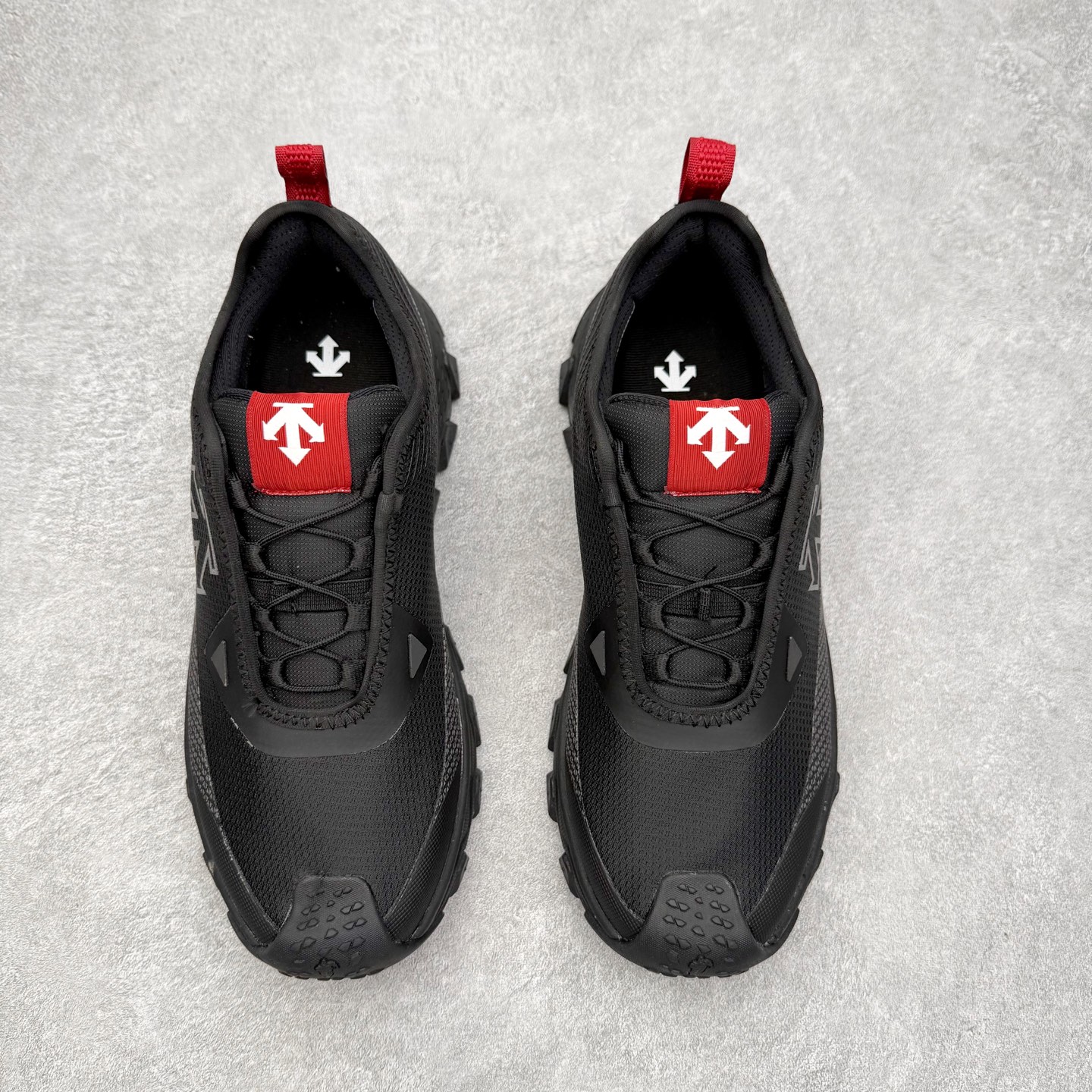 图片[2]-＃福利特价 DESCENTE SKI STYLE SNOW RIDE 迪桑特舒适防滑耐磨低帮生活休闲鞋 DESCENTE（迪桑特）创立于1935年，品牌名取自法语词汇，意为“滑降”。品牌箭头标识代表滑雪的三种技术“高速直线滑行”、“穿越”和“侧滑”，也寓意品牌在打造高端专业运动产品中不断追求完美的创新精神，致力于成为中国高端专业滑雪、综训、女子、铁人三项、高尔夫的第一品牌。尺码：36 36.5 37.5 38 38.5 39 40 40.5 41 42 42.5 43 44 44.5 45-选品中心