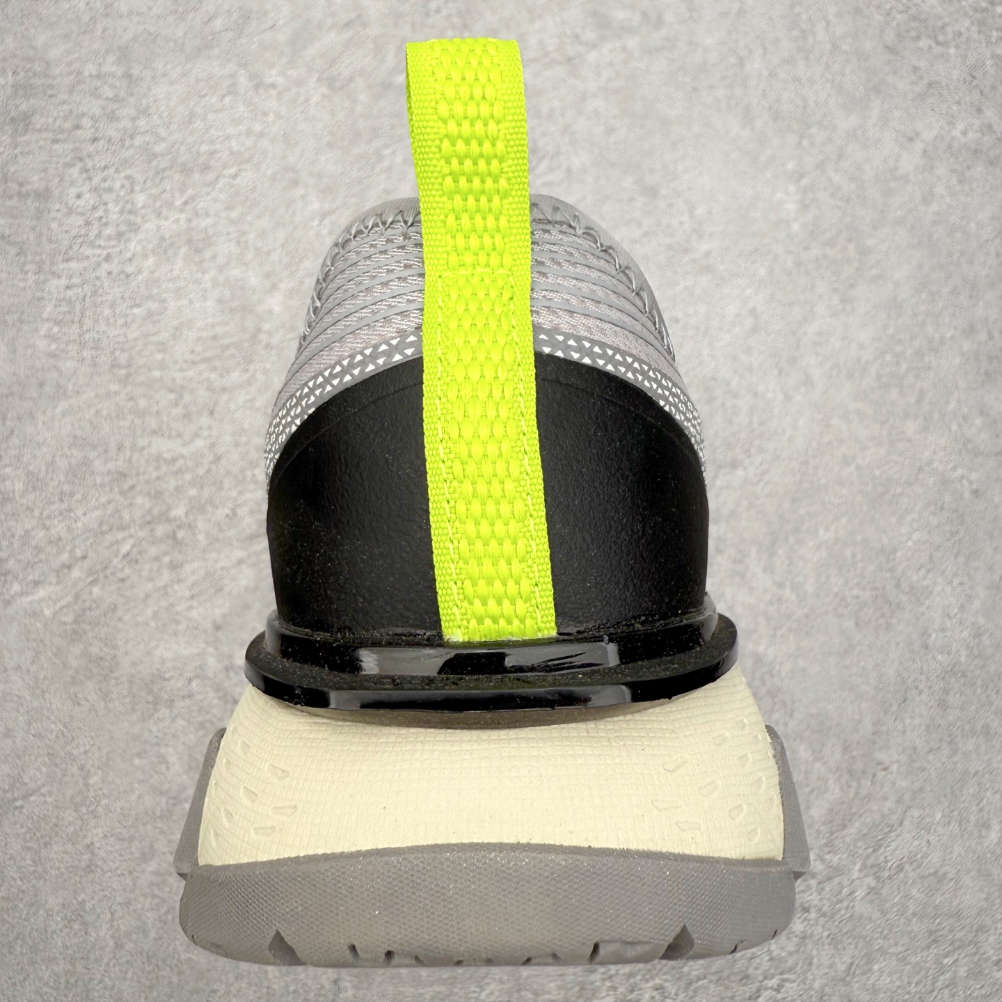 图片[8]-＃福利特价 DESCENTE SKI STYLE SNOW RIDE 迪桑特舒适防滑耐磨低帮生活休闲鞋 DESCENTE（迪桑特）创立于1935年，品牌名取自法语词汇，意为“滑降”。品牌箭头标识代表滑雪的三种技术“高速直线滑行”、“穿越”和“侧滑”，也寓意品牌在打造高端专业运动产品中不断追求完美的创新精神，致力于成为中国高端专业滑雪、综训、女子、铁人三项、高尔夫的第一品牌。尺码：36 36.5 37.5 38 38.5 39 40 40.5 41 42 42.5 43 44 44.5 45-选品中心