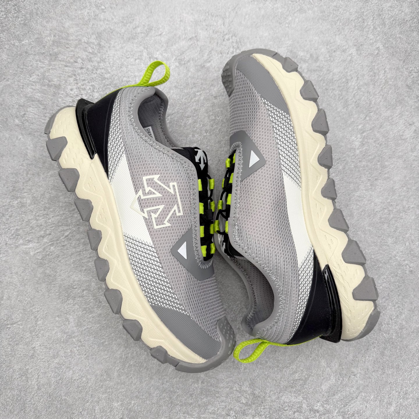 图片[3]-＃福利特价 DESCENTE SKI STYLE SNOW RIDE 迪桑特舒适防滑耐磨低帮生活休闲鞋 DESCENTE（迪桑特）创立于1935年，品牌名取自法语词汇，意为“滑降”。品牌箭头标识代表滑雪的三种技术“高速直线滑行”、“穿越”和“侧滑”，也寓意品牌在打造高端专业运动产品中不断追求完美的创新精神，致力于成为中国高端专业滑雪、综训、女子、铁人三项、高尔夫的第一品牌。尺码：36 36.5 37.5 38 38.5 39 40 40.5 41 42 42.5 43 44 44.5 45-选品中心