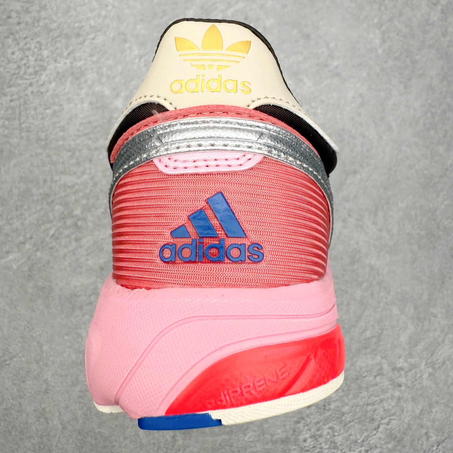 图片[8]-BAD BUNNY x AD Originals ADIZERO SL 72 联名柔软舒适防滑耐磨低帮生活休闲鞋 IH0971 此番 Bad Bunny 和 adidas 以 Adizero SL 72 为蓝本，推出 3 款不同配色，设计灵感汲取自复古跑鞋 SL 72 ，将经典元素与现代风尚相融合，打造出别具一格的鞋履。鞋面采用多层次叠加设计，很有层次感，吸引人。选用华夫格网、绒面革、皮革和灯芯绒等优质材料。鞋身上的 “ Para Bad Bunny ”中足标识与双阿迪达斯标志，彰显了双方的合作身份。搭载 Adizero 泡棉中底，确保卓越的舒适性与性能表现。尺码：36 36.5 37.5 38 38.5 39 40 40.5 41 42 42.5 43 44 44.5 45-选品中心