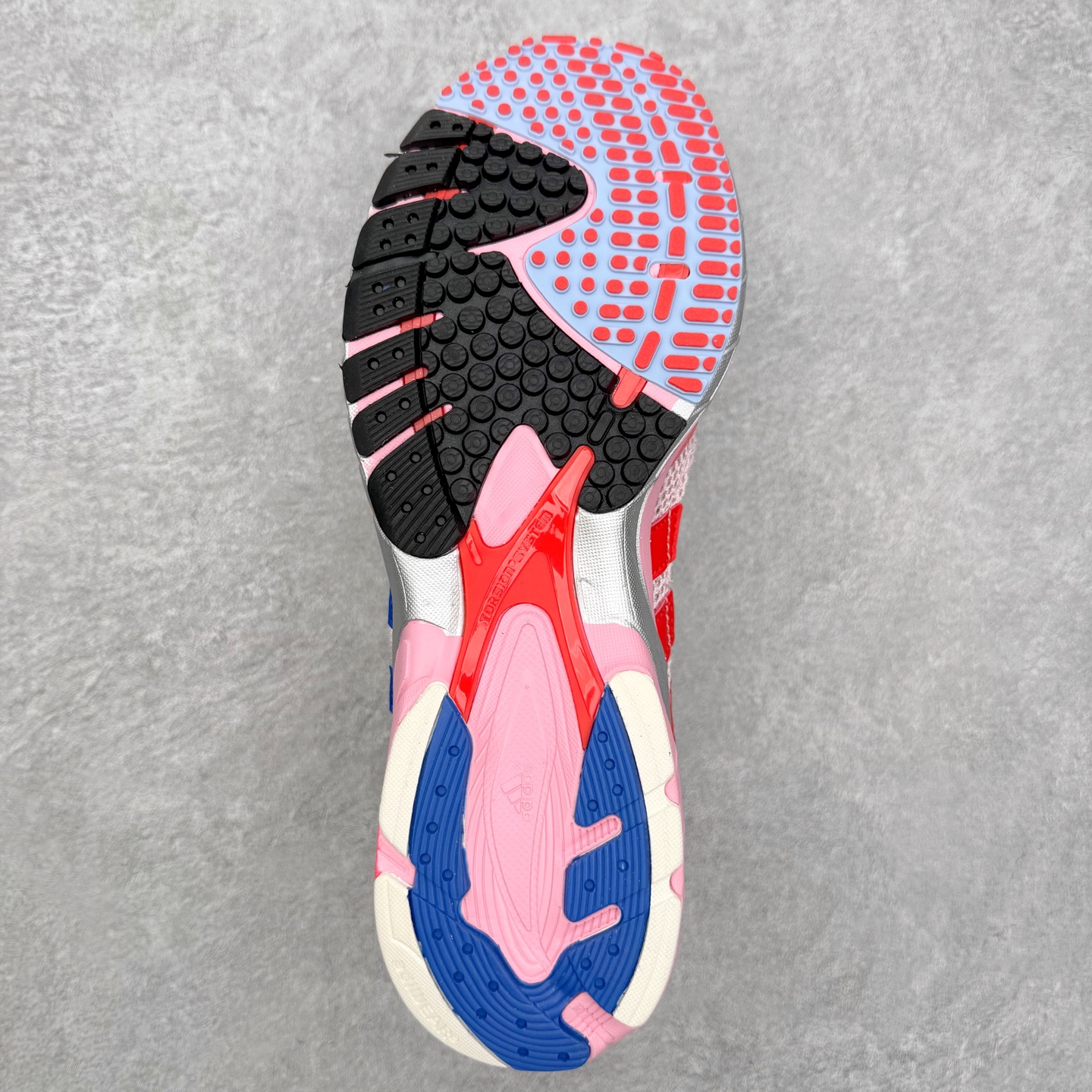 图片[9]-BAD BUNNY x AD Originals ADIZERO SL 72 联名柔软舒适防滑耐磨低帮生活休闲鞋 IH0971 此番 Bad Bunny 和 adidas 以 Adizero SL 72 为蓝本，推出 3 款不同配色，设计灵感汲取自复古跑鞋 SL 72 ，将经典元素与现代风尚相融合，打造出别具一格的鞋履。鞋面采用多层次叠加设计，很有层次感，吸引人。选用华夫格网、绒面革、皮革和灯芯绒等优质材料。鞋身上的 “ Para Bad Bunny ”中足标识与双阿迪达斯标志，彰显了双方的合作身份。搭载 Adizero 泡棉中底，确保卓越的舒适性与性能表现。尺码：36 36.5 37.5 38 38.5 39 40 40.5 41 42 42.5 43 44 44.5 45-选品中心