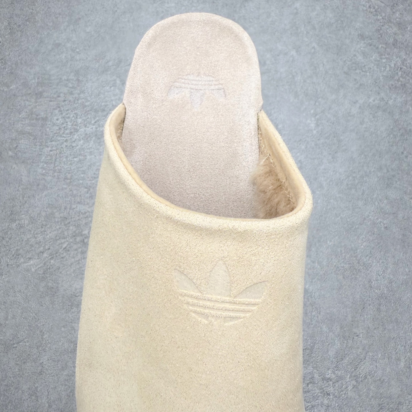 图片[5]-AD Originals Adimule 舒适百搭防磨包头拖鞋 男女同款 实拍调校N版已经零色差零失真 百分百还原实物色彩所见即所得 不存在货不对板色差等低级问题 选购参考实物拍摄 不混卖不参货 只用心做好货严格选品 承诺混一赔十 尺码：36 36.5 37.5 38 38.5 39 40 40.5 41 42 42.5 43 44 44.5 45-选品中心