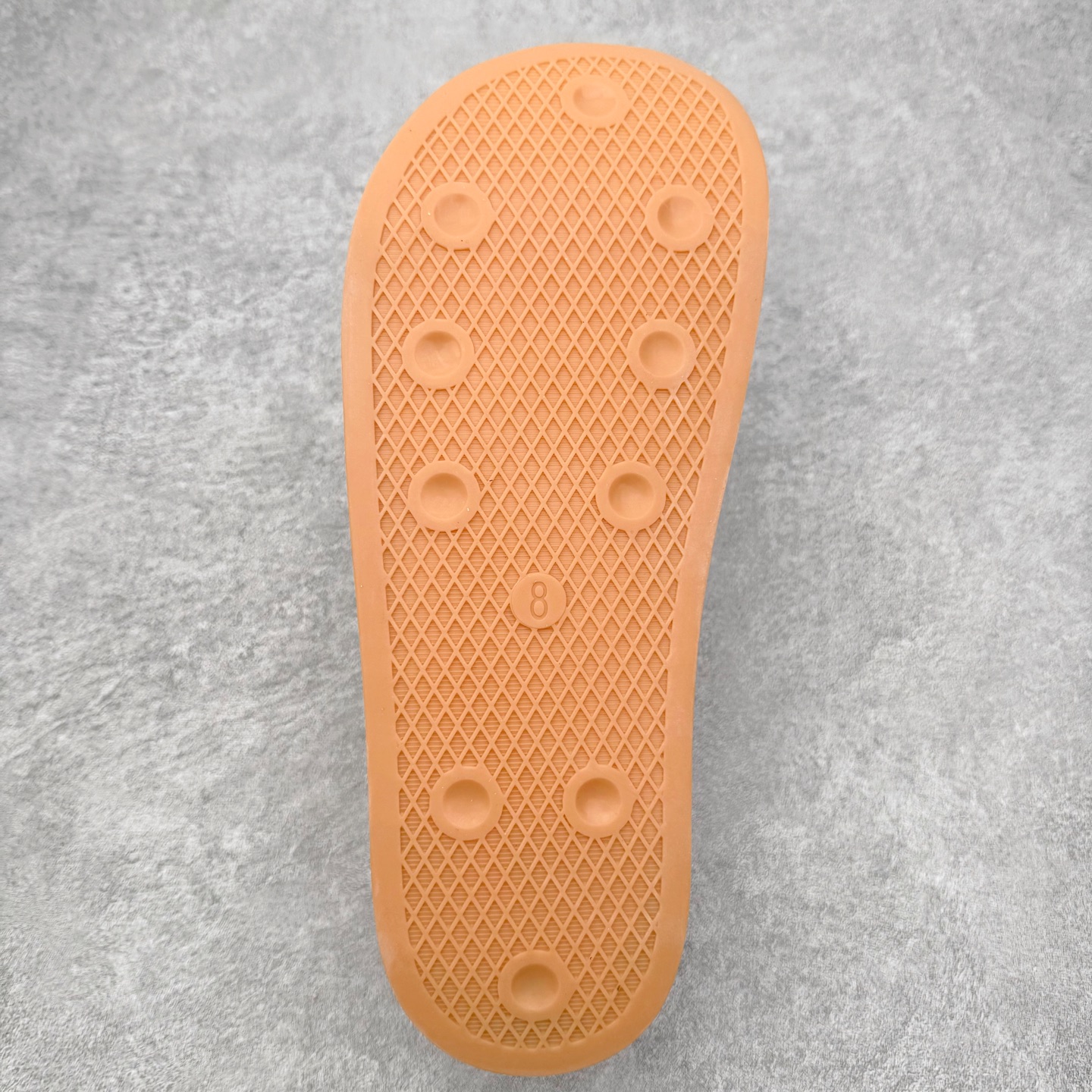 图片[9]-AD Originals Adimule 舒适百搭防磨包头拖鞋 男女同款 实拍调校N版已经零色差零失真 百分百还原实物色彩所见即所得 不存在货不对板色差等低级问题 选购参考实物拍摄 不混卖不参货 只用心做好货严格选品 承诺混一赔十 尺码：36 36.5 37.5 38 38.5 39 40 40.5 41 42 42.5 43 44 44.5 45-选品中心