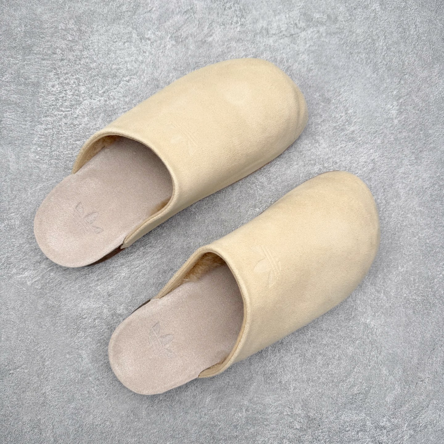 图片[3]-AD Originals Adimule 舒适百搭防磨包头拖鞋 男女同款 实拍调校N版已经零色差零失真 百分百还原实物色彩所见即所得 不存在货不对板色差等低级问题 选购参考实物拍摄 不混卖不参货 只用心做好货严格选品 承诺混一赔十 尺码：36 36.5 37.5 38 38.5 39 40 40.5 41 42 42.5 43 44 44.5 45-选品中心