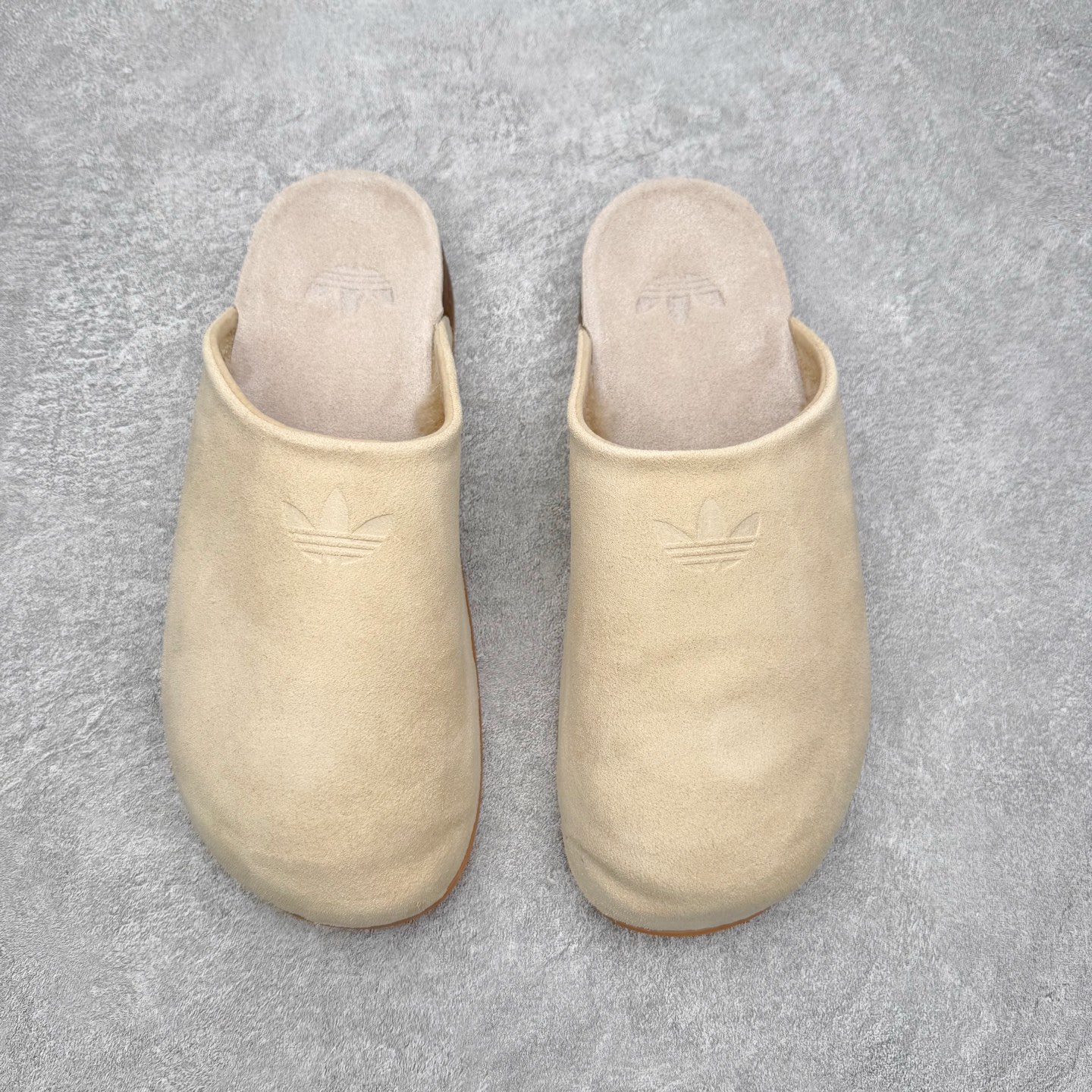 图片[2]-AD Originals Adimule 舒适百搭防磨包头拖鞋 男女同款 实拍调校N版已经零色差零失真 百分百还原实物色彩所见即所得 不存在货不对板色差等低级问题 选购参考实物拍摄 不混卖不参货 只用心做好货严格选品 承诺混一赔十 尺码：36 36.5 37.5 38 38.5 39 40 40.5 41 42 42.5 43 44 44.5 45-选品中心