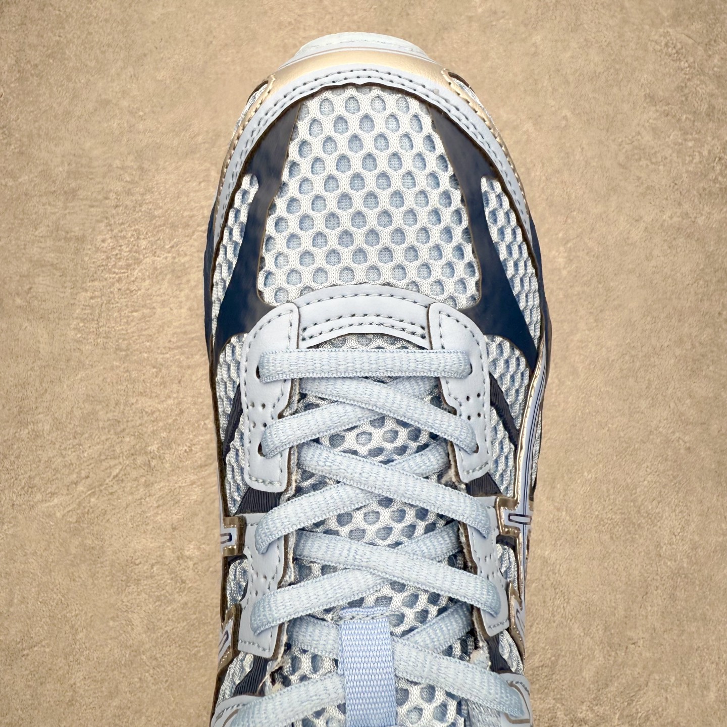 图片[4]-Asics Gel-Cumulus 16 亚瑟士防滑耐磨休闲运动鞋采用双层提花网面设计 提高包裹性和透气性 后跟搭载稳定系统科技T-GEL提升整体支撑力和结构感 减少对身体带来的冲击负荷 创新中底至轻回弹 尺码：36 37 37.5 38 39 39.5 40 40.5 41.5 42 42.5 43.5 44 44.5 45-选品中心