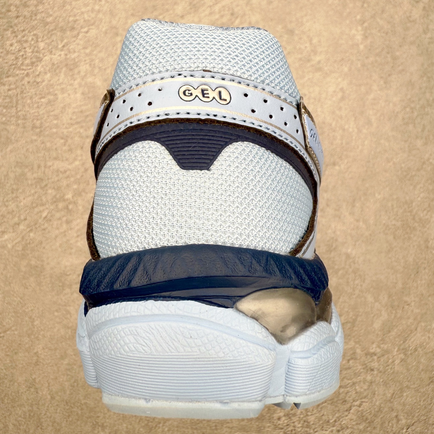 图片[8]-Asics Gel-Cumulus 16 亚瑟士防滑耐磨休闲运动鞋采用双层提花网面设计 提高包裹性和透气性 后跟搭载稳定系统科技T-GEL提升整体支撑力和结构感 减少对身体带来的冲击负荷 创新中底至轻回弹 尺码：36 37 37.5 38 39 39.5 40 40.5 41.5 42 42.5 43.5 44 44.5 45-选品中心