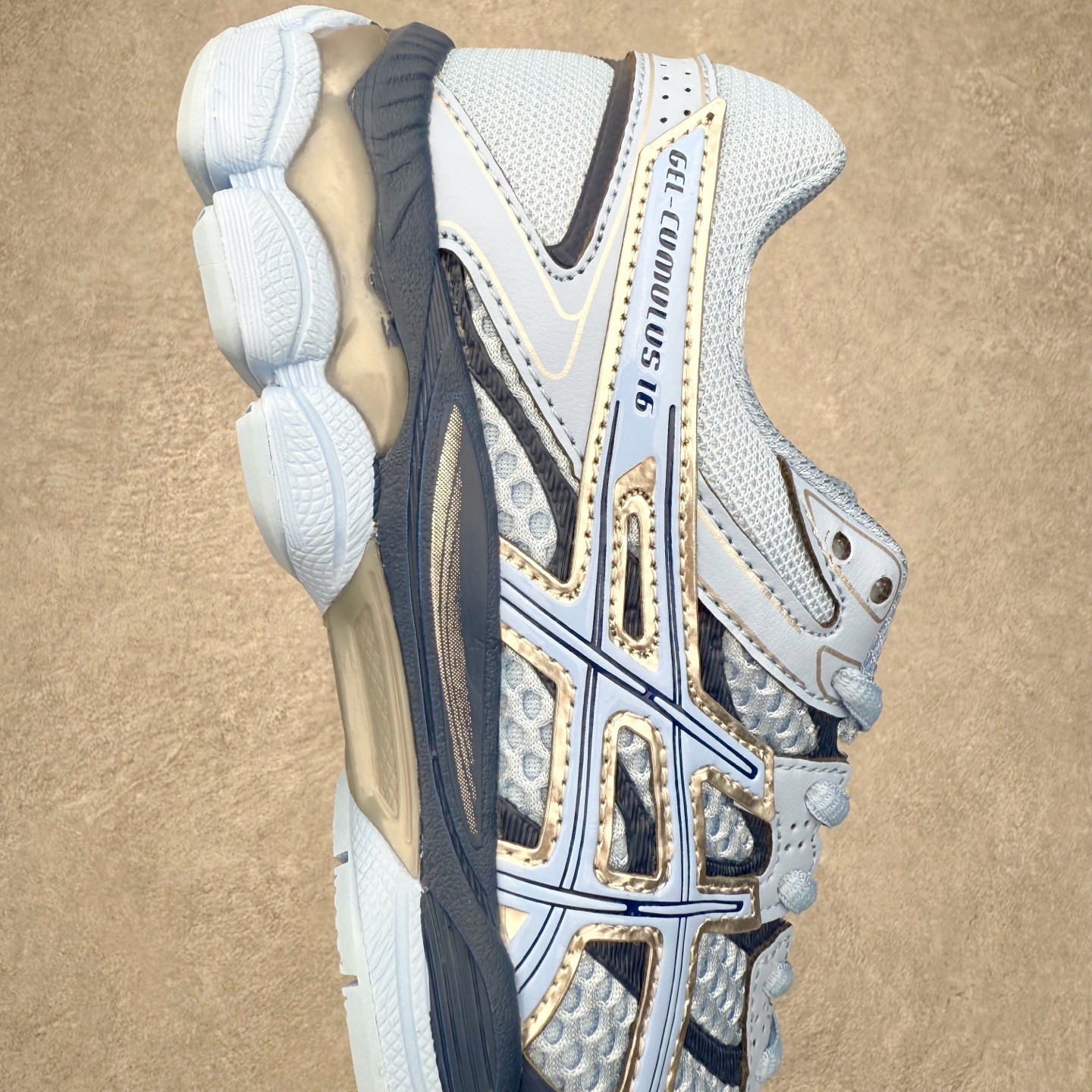 图片[6]-Asics Gel-Cumulus 16 亚瑟士防滑耐磨休闲运动鞋采用双层提花网面设计 提高包裹性和透气性 后跟搭载稳定系统科技T-GEL提升整体支撑力和结构感 减少对身体带来的冲击负荷 创新中底至轻回弹 尺码：36 37 37.5 38 39 39.5 40 40.5 41.5 42 42.5 43.5 44 44.5 45-选品中心