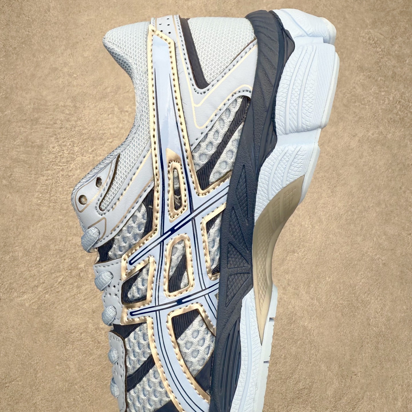 图片[7]-Asics Gel-Cumulus 16 亚瑟士防滑耐磨休闲运动鞋采用双层提花网面设计 提高包裹性和透气性 后跟搭载稳定系统科技T-GEL提升整体支撑力和结构感 减少对身体带来的冲击负荷 创新中底至轻回弹 尺码：36 37 37.5 38 39 39.5 40 40.5 41.5 42 42.5 43.5 44 44.5 45-选品中心