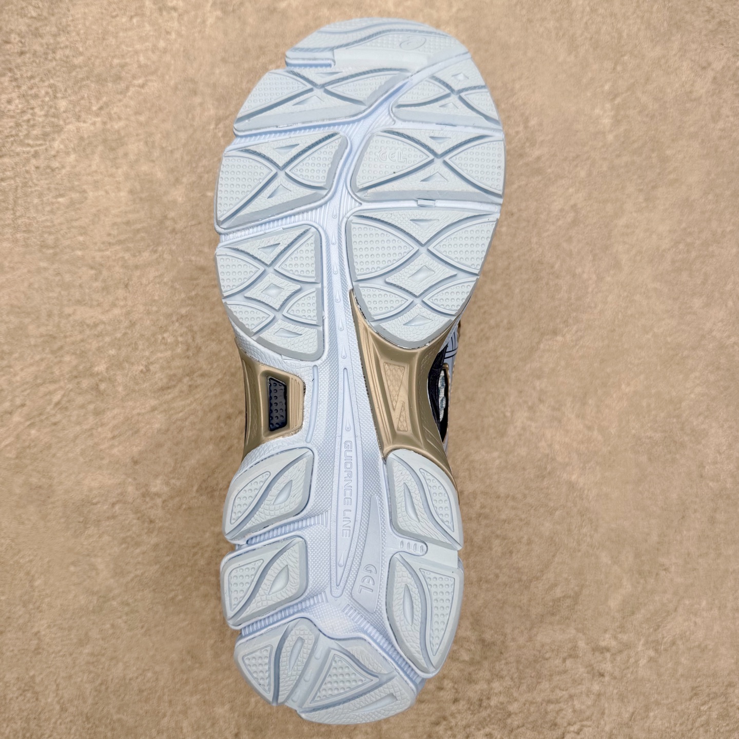 图片[9]-Asics Gel-Cumulus 16 亚瑟士防滑耐磨休闲运动鞋采用双层提花网面设计 提高包裹性和透气性 后跟搭载稳定系统科技T-GEL提升整体支撑力和结构感 减少对身体带来的冲击负荷 创新中底至轻回弹 尺码：36 37 37.5 38 39 39.5 40 40.5 41.5 42 42.5 43.5 44 44.5 45-选品中心