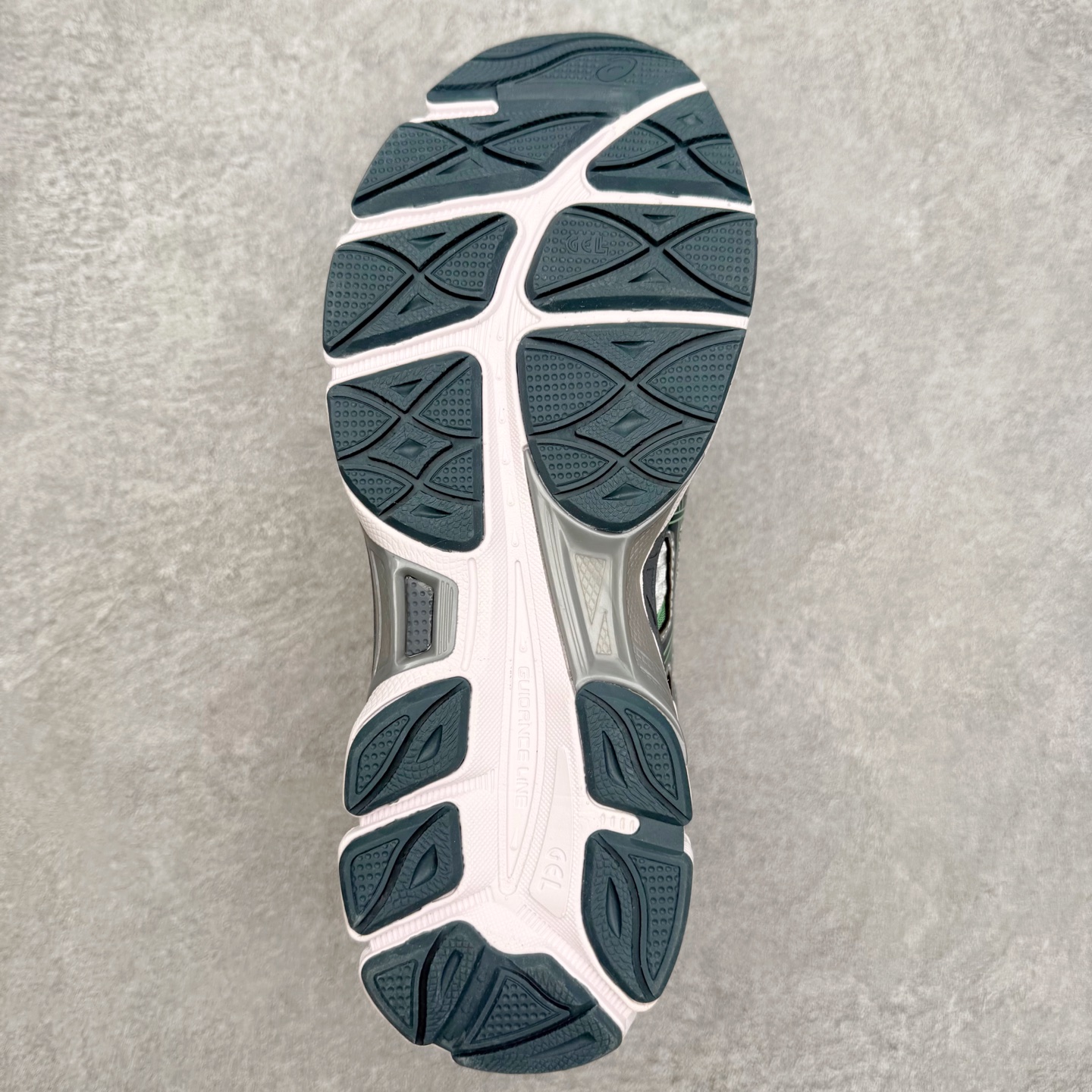 图片[9]-Asics Gel-Cumulus 16 亚瑟士防滑耐磨休闲运动鞋采用双层提花网面设计 提高包裹性和透气性 后跟搭载稳定系统科技T-GEL提升整体支撑力和结构感 减少对身体带来的冲击负荷 创新中底至轻回弹 尺码：36 37 37.5 38 39 39.5 40 40.5 41.5 42 42.5 43.5 44 44.5 45-选品中心