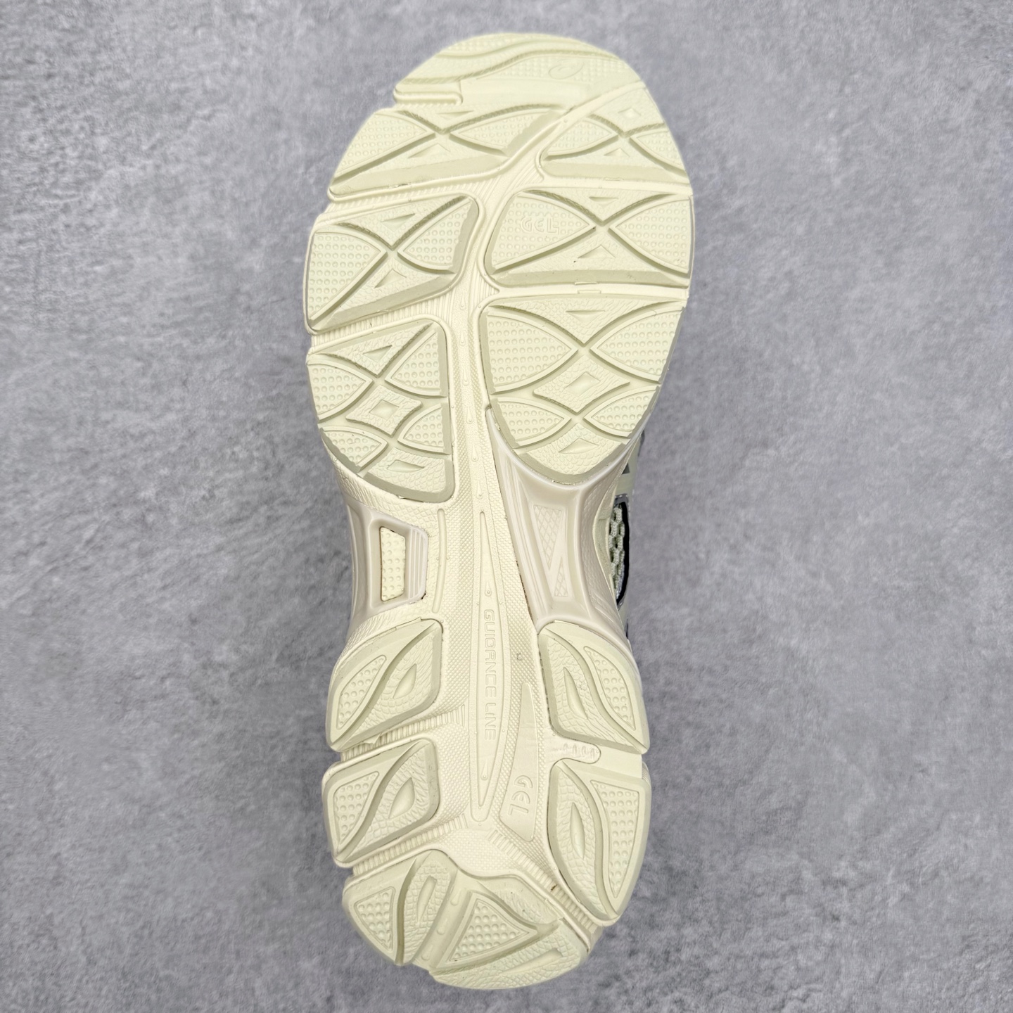 图片[9]-Asics Gel-Cumulus 16 亚瑟士防滑耐磨休闲运动鞋采用双层提花网面设计 提高包裹性和透气性 后跟搭载稳定系统科技T-GEL提升整体支撑力和结构感 减少对身体带来的冲击负荷 创新中底至轻回弹 尺码：36 37 37.5 38 39 39.5 40 40.5 41.5 42 42.5 43.5 44 44.5 45-选品中心