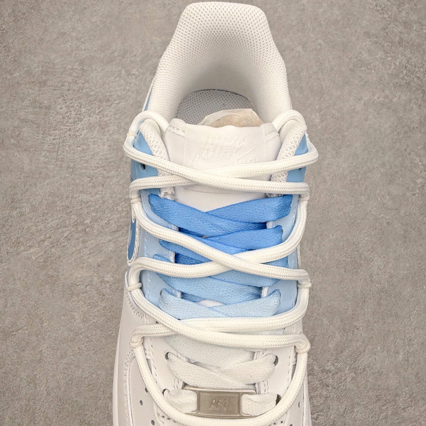 图片[5]-NK Air Force 1´07 Low 空军一号低帮百搭休闲运动板鞋 CD2288-951 柔软、弹性十足的缓震性能和出色的中底设计 横跨复古与现代的外型结合 造就出风靡全球 三十多年的Force 1 直到今天还深受青睐 实拍调校N版已经零色差零失真 百分百还原实物色彩所见即所得 不存在货不对板色差等低级问题 选购参考实物拍摄 不混卖不参货 只用心做好货严格选品 承诺混一赔十 尺码：36 36.5 37.5 38 38.5 39 40 40.5 41 42 42.5 43 44 44.5 45-选品中心