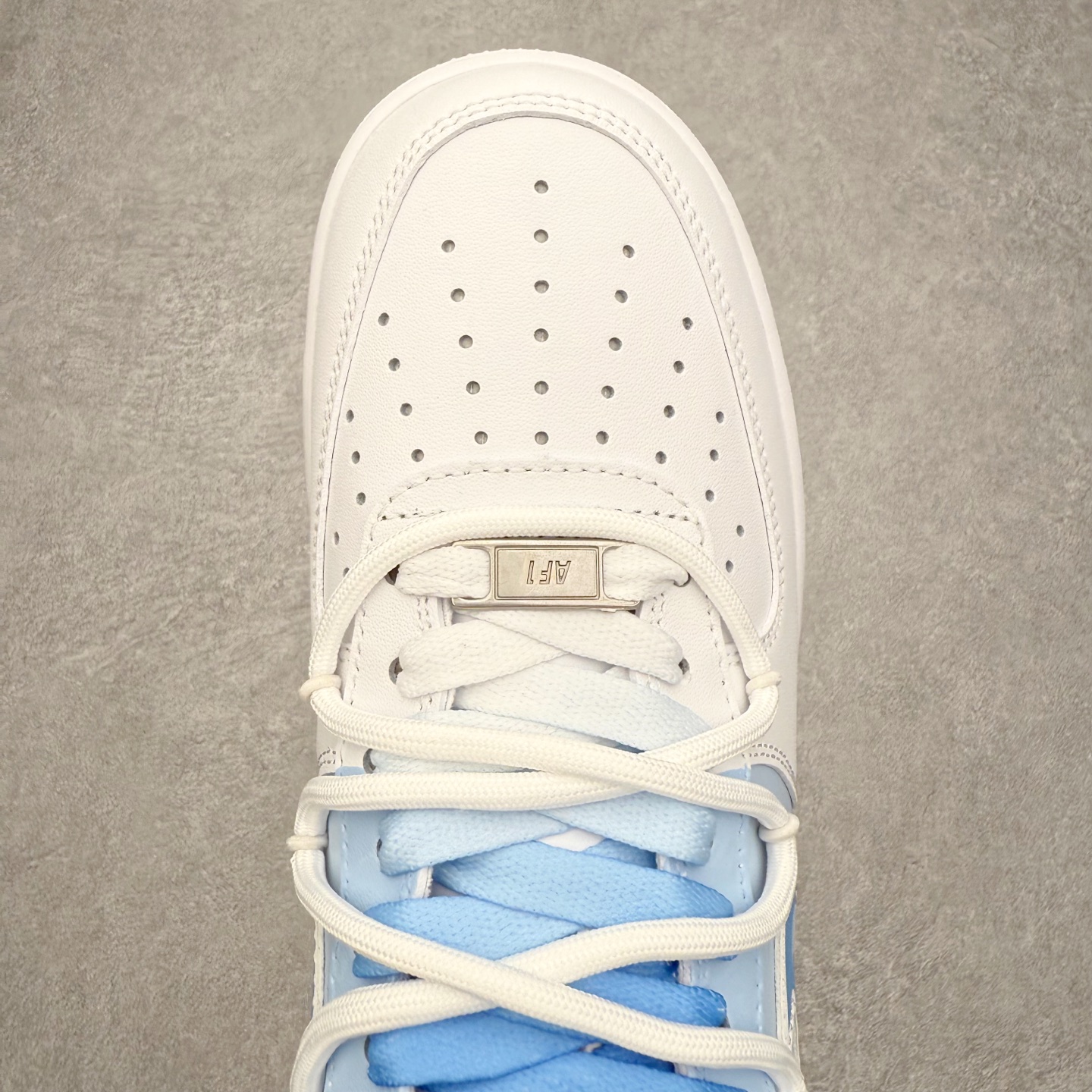 图片[4]-NK Air Force 1´07 Low 空军一号低帮百搭休闲运动板鞋 CD2288-951 柔软、弹性十足的缓震性能和出色的中底设计 横跨复古与现代的外型结合 造就出风靡全球 三十多年的Force 1 直到今天还深受青睐 实拍调校N版已经零色差零失真 百分百还原实物色彩所见即所得 不存在货不对板色差等低级问题 选购参考实物拍摄 不混卖不参货 只用心做好货严格选品 承诺混一赔十 尺码：36 36.5 37.5 38 38.5 39 40 40.5 41 42 42.5 43 44 44.5 45-选品中心