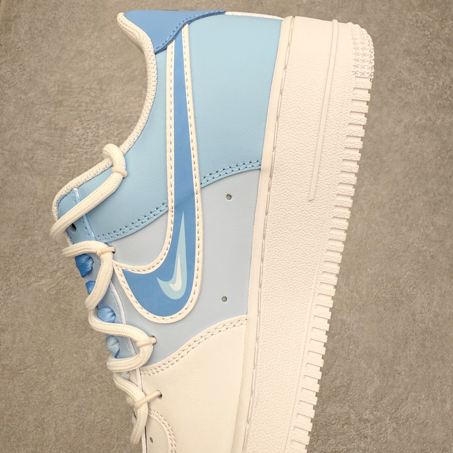 图片[7]-NK Air Force 1´07 Low 空军一号低帮百搭休闲运动板鞋 CD2288-951 柔软、弹性十足的缓震性能和出色的中底设计 横跨复古与现代的外型结合 造就出风靡全球 三十多年的Force 1 直到今天还深受青睐 实拍调校N版已经零色差零失真 百分百还原实物色彩所见即所得 不存在货不对板色差等低级问题 选购参考实物拍摄 不混卖不参货 只用心做好货严格选品 承诺混一赔十 尺码：36 36.5 37.5 38 38.5 39 40 40.5 41 42 42.5 43 44 44.5 45-选品中心