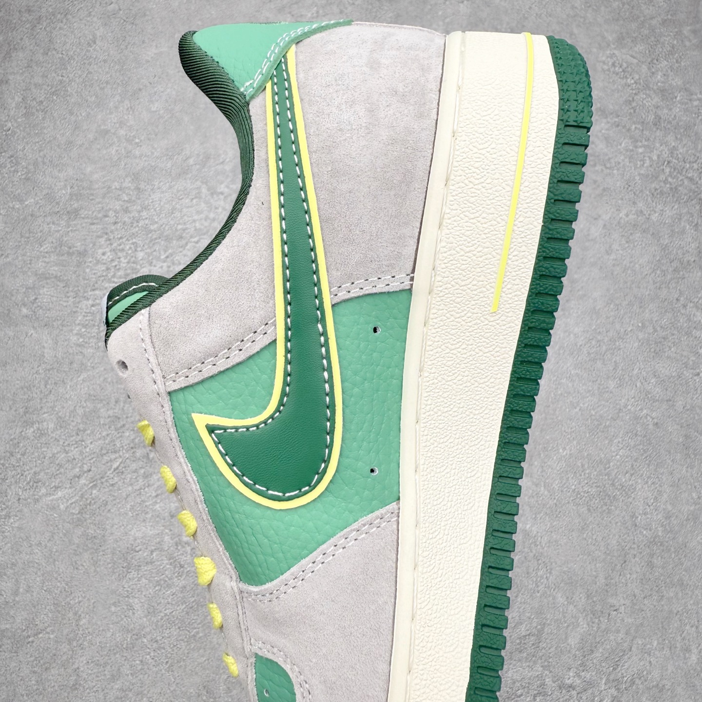 图片[7]-NK Air Force 1´07 Low 空军一号低帮百搭休闲运动板鞋 SS1979-007 柔软、弹性十足的缓震性能和出色的中底设计 横跨复古与现代的外型结合 造就出风靡全球 三十多年的Force 1 直到今天还深受青睐 实拍调校N版已经零色差零失真 百分百还原实物色彩所见即所得 不存在货不对板色差等低级问题 选购参考实物拍摄 不混卖不参货 只用心做好货严格选品 承诺混一赔十 尺码：36 36.5 37.5 38 38.5 39 40 40.5 41 42 42.5 43 44 44.5 45-选品中心