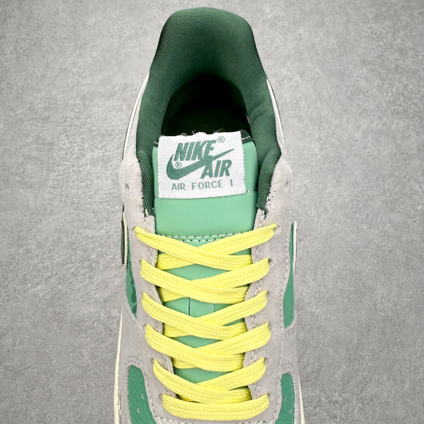 图片[5]-NK Air Force 1´07 Low 空军一号低帮百搭休闲运动板鞋 SS1979-007 柔软、弹性十足的缓震性能和出色的中底设计 横跨复古与现代的外型结合 造就出风靡全球 三十多年的Force 1 直到今天还深受青睐 实拍调校N版已经零色差零失真 百分百还原实物色彩所见即所得 不存在货不对板色差等低级问题 选购参考实物拍摄 不混卖不参货 只用心做好货严格选品 承诺混一赔十 尺码：36 36.5 37.5 38 38.5 39 40 40.5 41 42 42.5 43 44 44.5 45-选品中心