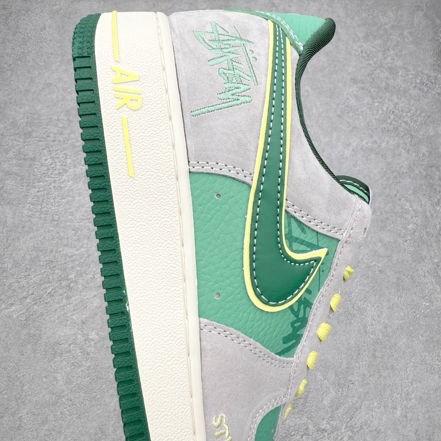 图片[6]-NK Air Force 1´07 Low 空军一号低帮百搭休闲运动板鞋 SS1979-007 柔软、弹性十足的缓震性能和出色的中底设计 横跨复古与现代的外型结合 造就出风靡全球 三十多年的Force 1 直到今天还深受青睐 实拍调校N版已经零色差零失真 百分百还原实物色彩所见即所得 不存在货不对板色差等低级问题 选购参考实物拍摄 不混卖不参货 只用心做好货严格选品 承诺混一赔十 尺码：36 36.5 37.5 38 38.5 39 40 40.5 41 42 42.5 43 44 44.5 45-选品中心