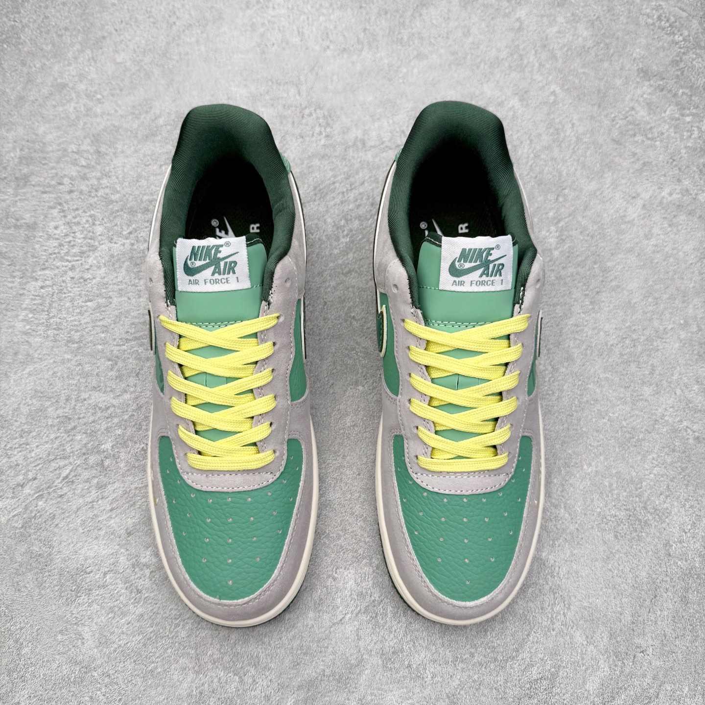 图片[2]-NK Air Force 1´07 Low 空军一号低帮百搭休闲运动板鞋 SS1979-007 柔软、弹性十足的缓震性能和出色的中底设计 横跨复古与现代的外型结合 造就出风靡全球 三十多年的Force 1 直到今天还深受青睐 实拍调校N版已经零色差零失真 百分百还原实物色彩所见即所得 不存在货不对板色差等低级问题 选购参考实物拍摄 不混卖不参货 只用心做好货严格选品 承诺混一赔十 尺码：36 36.5 37.5 38 38.5 39 40 40.5 41 42 42.5 43 44 44.5 45-选品中心