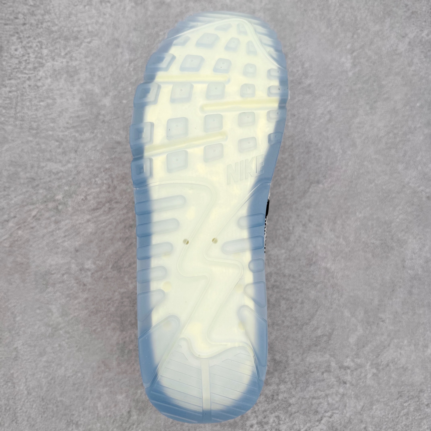 图片[9]-＃MX OFF-WHITE x NK Air MAX 90 The Ten OW 联名白色 AA7293-100 全套原纸板楦头开发 最原汁原味的灵魂版型 重金购入原鞋不断校对 采用公司原材料网纱以及原厂模具数据档案开发制造 100%纯正鞋型 公司正确鞋面纹路 使用原气垫底面组装 原厂鞋舌厚度海绵 多道万能车电脑针车工艺 锁边效果媲美原鞋 独立大底组合模具 由六个分离部分拼接 原厂高频侧边字体模油墨印刷 字体全部对应 原厂高弹材质鞋垫 回弹性跟公司一致 原中底布缝合走线以及注脚孔和钢印都是与公司同步一致 校准原鞋标 原厂指定鞋盒侧标油墨打印 配原三色鞋带以及原厂防掉包扣 各种纯原细节鉴定 区别市面任何版本 尺码：36 36.5 37 38 38.5 39 40 40.5 41 42 42.5 43 44 44.5 45 46-选品中心