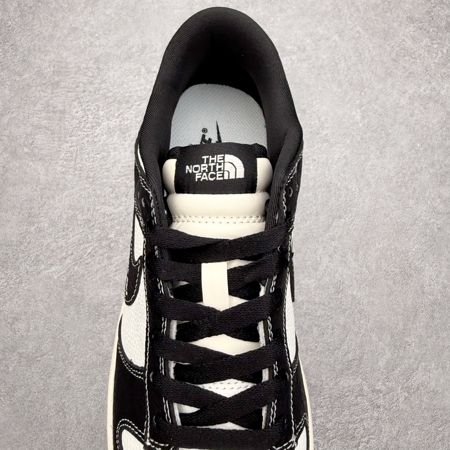 图片[5]-NK Dunk Low 定制配色 YY9511-915 大厂出品 极力推荐 原装头层材料 独家版型蒸餾加工帶來的是更好的视觉和脚感体验大厂纯原品质出货 清洁度 电绣工艺 皮料切割干净无任何毛边 细节完美 实拍调校N版已经零色差零失真 百分百还原实物色彩所见即所得 不存在货不对板色差等低级问题 选购参考实物拍摄 不混卖不参货 只用心做好货严格选品 承诺混一赔十 尺码：36 36.5 37.5 38 38.5 39 40 40.5 41 42 42.5 43 44 44.5 45-选品中心