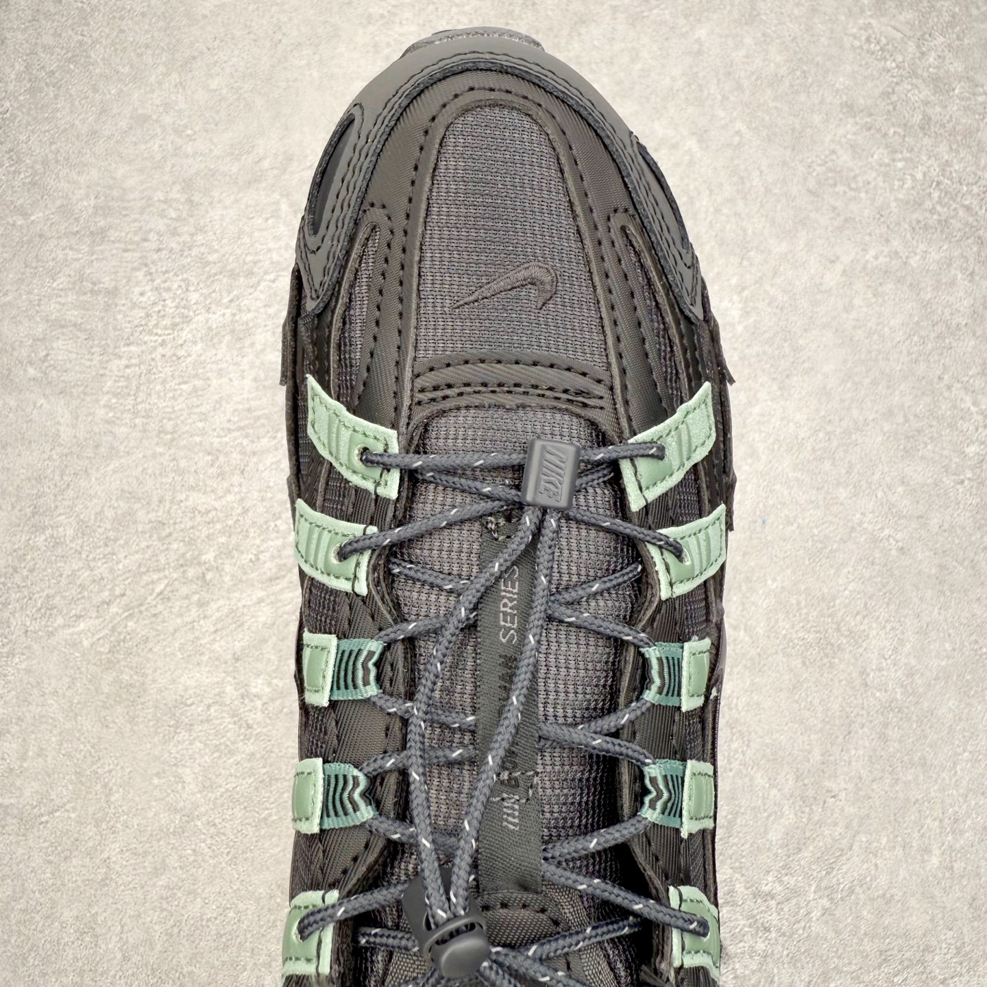 图片[4]-NK P-6000 系列低帮复古老爹风休闲运动舒适慢跑鞋 IM5997-060 融合 Pegasus 过往运动鞋设计 助力 21 世纪早期跑步运动跃升时尚新高度 采用透气网眼布、运动风格线条和耐穿覆面 兼具吸睛外观和舒适感受 中底泡绵以田径赛道为灵感 打造厚实设计 缔造出众缓震性能 尺码：36 36.5 37.5 38 38.5 39 40 40.5 41 42 42.5 43 44 44.5 45-选品中心