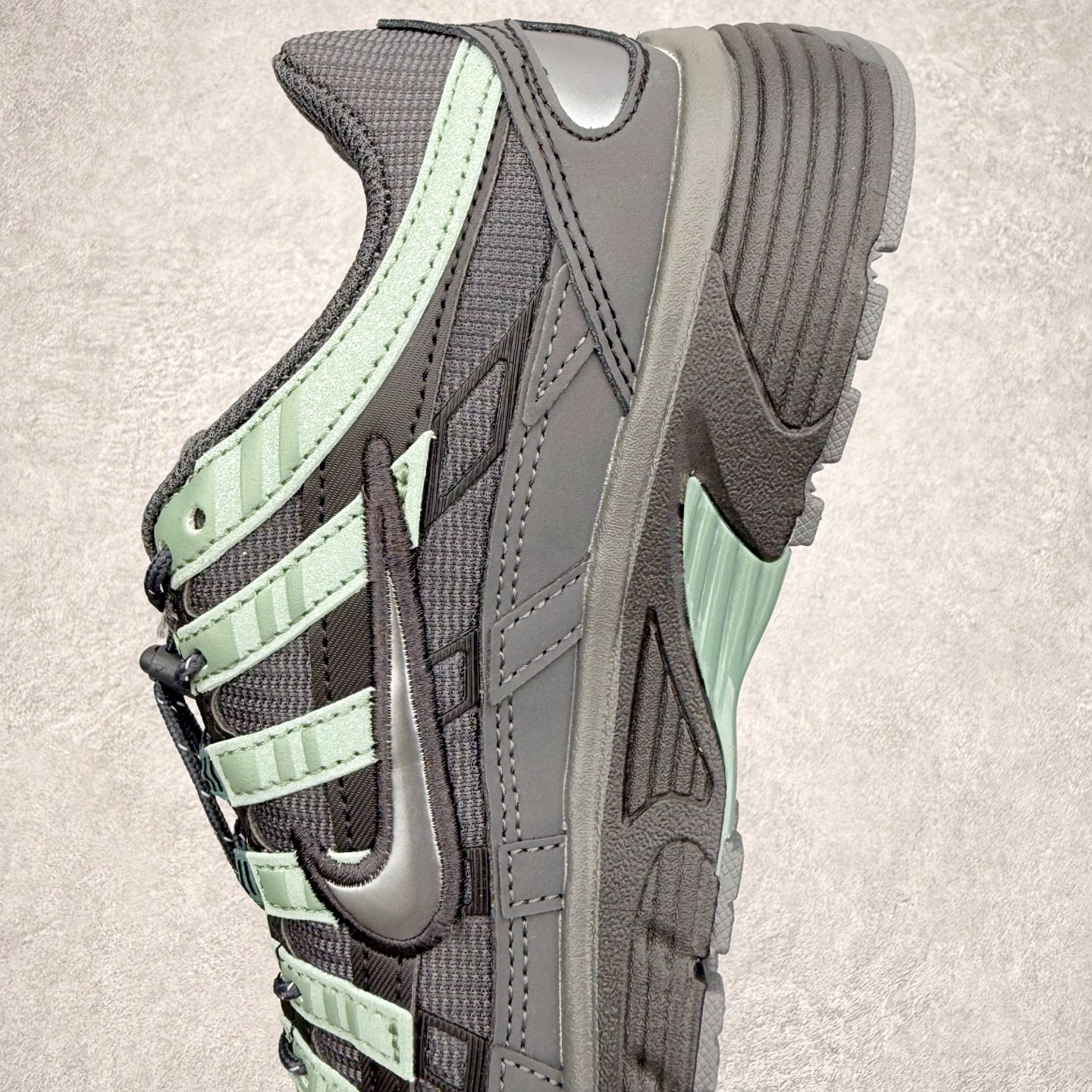 图片[7]-NK P-6000 系列低帮复古老爹风休闲运动舒适慢跑鞋 IM5997-060 融合 Pegasus 过往运动鞋设计 助力 21 世纪早期跑步运动跃升时尚新高度 采用透气网眼布、运动风格线条和耐穿覆面 兼具吸睛外观和舒适感受 中底泡绵以田径赛道为灵感 打造厚实设计 缔造出众缓震性能 尺码：36 36.5 37.5 38 38.5 39 40 40.5 41 42 42.5 43 44 44.5 45-选品中心