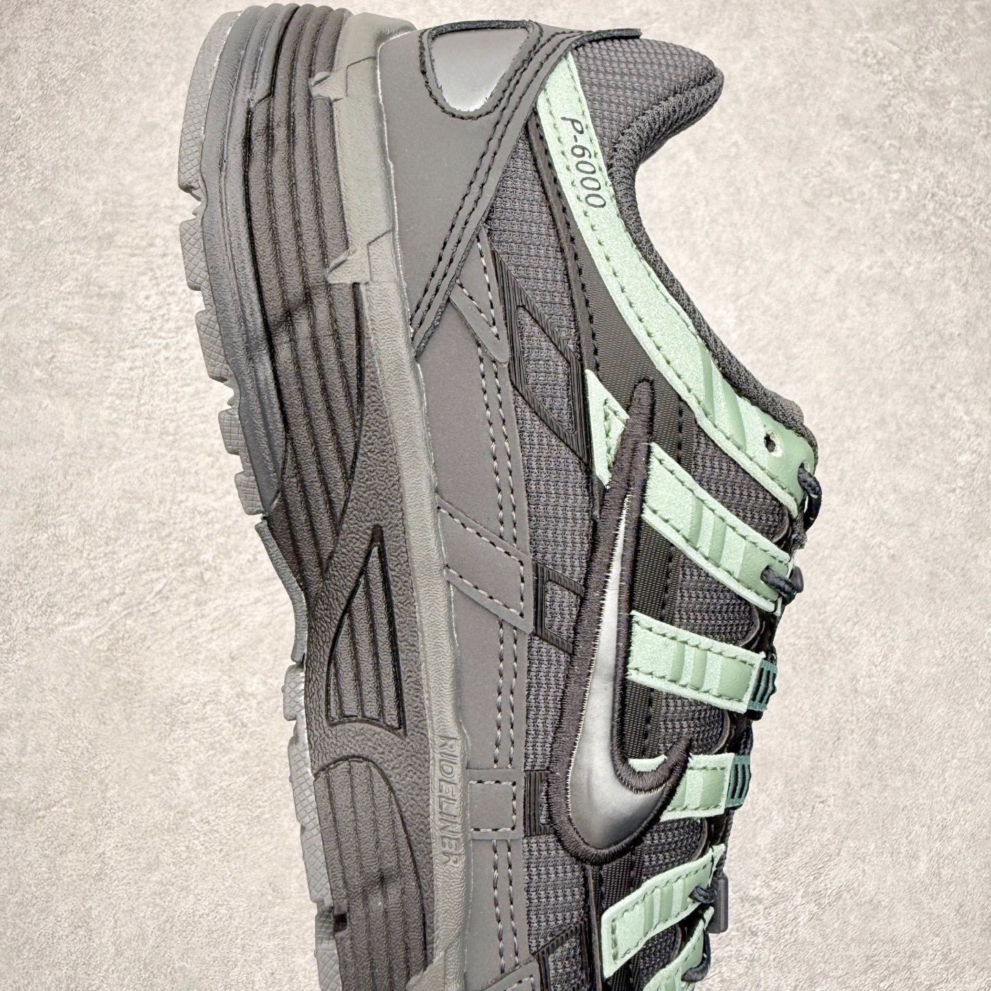 图片[6]-NK P-6000 系列低帮复古老爹风休闲运动舒适慢跑鞋 IM5997-060 融合 Pegasus 过往运动鞋设计 助力 21 世纪早期跑步运动跃升时尚新高度 采用透气网眼布、运动风格线条和耐穿覆面 兼具吸睛外观和舒适感受 中底泡绵以田径赛道为灵感 打造厚实设计 缔造出众缓震性能 尺码：36 36.5 37.5 38 38.5 39 40 40.5 41 42 42.5 43 44 44.5 45-选品中心