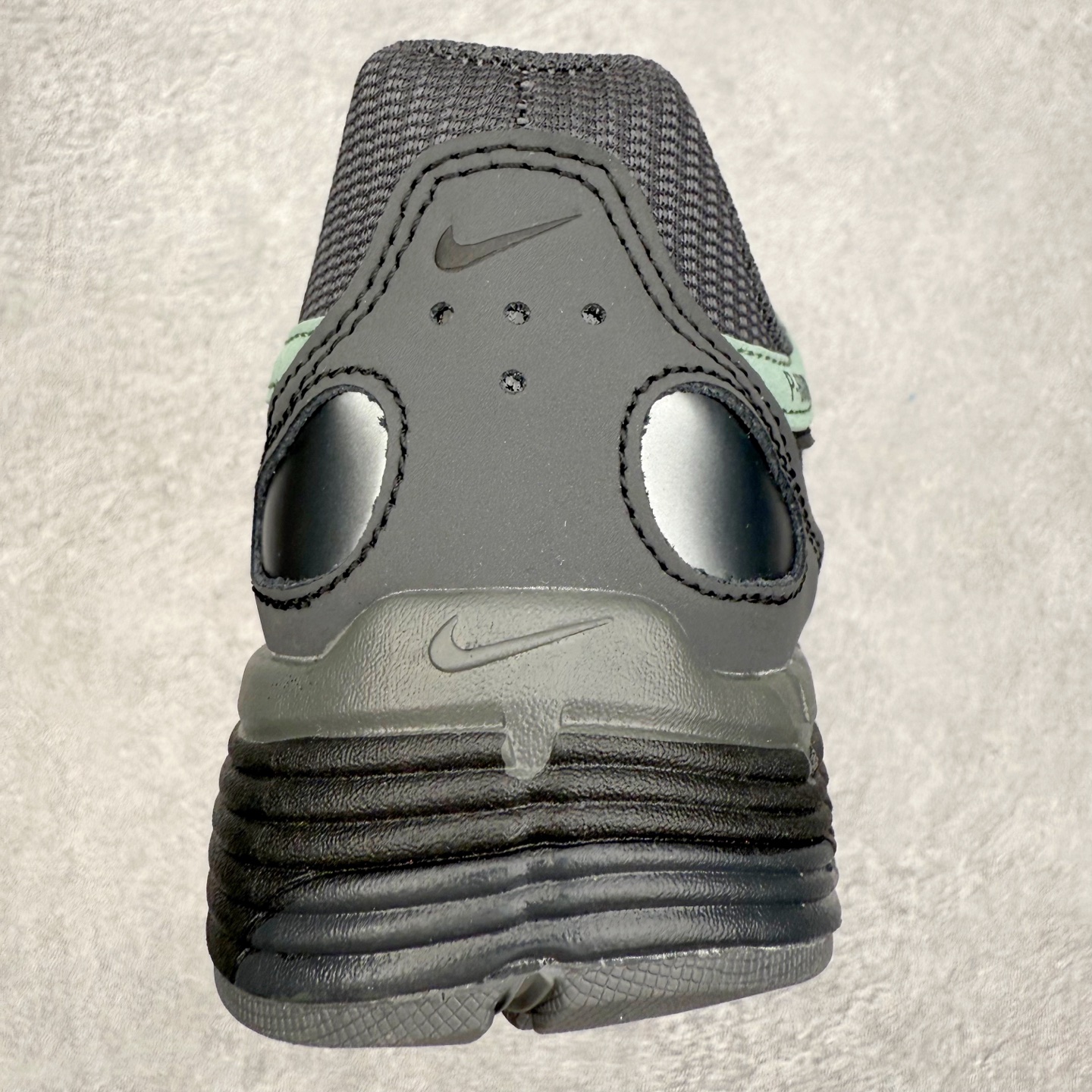 图片[8]-NK P-6000 系列低帮复古老爹风休闲运动舒适慢跑鞋 IM5997-060 融合 Pegasus 过往运动鞋设计 助力 21 世纪早期跑步运动跃升时尚新高度 采用透气网眼布、运动风格线条和耐穿覆面 兼具吸睛外观和舒适感受 中底泡绵以田径赛道为灵感 打造厚实设计 缔造出众缓震性能 尺码：36 36.5 37.5 38 38.5 39 40 40.5 41 42 42.5 43 44 44.5 45-选品中心