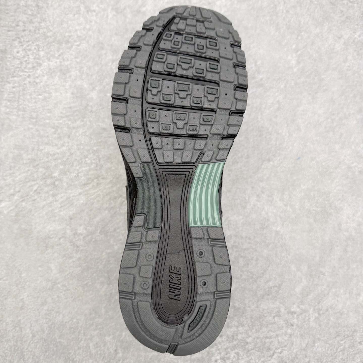 图片[9]-NK P-6000 系列低帮复古老爹风休闲运动舒适慢跑鞋 IM5997-060 融合 Pegasus 过往运动鞋设计 助力 21 世纪早期跑步运动跃升时尚新高度 采用透气网眼布、运动风格线条和耐穿覆面 兼具吸睛外观和舒适感受 中底泡绵以田径赛道为灵感 打造厚实设计 缔造出众缓震性能 尺码：36 36.5 37.5 38 38.5 39 40 40.5 41 42 42.5 43 44 44.5 45-选品中心