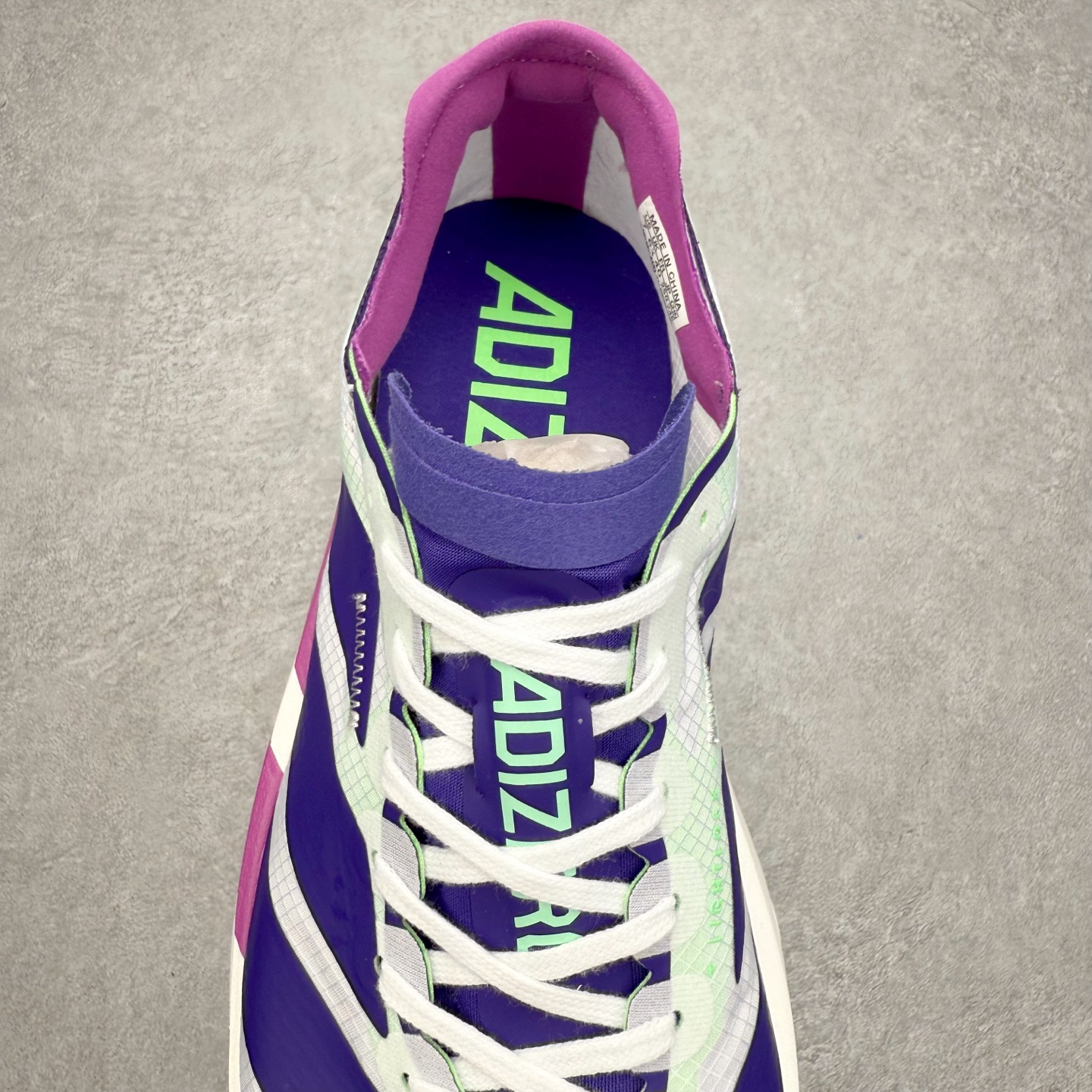 图片[5]-AD Adizero Adios Pro 4 马拉松竞速专业跑鞋 JR1656 CELERMESH针织网面非常轻薄 纤维间的缝隙很大 可以保证跑步时的透气、排汗效果 鞋舌直接与两侧的内衬和鞋底连接在一起 在跑步过程中不会被鞋舌的左右移动所困扰 在标准鞋带孔的基础上再拓宽一组鞋带孔 适合不同脚型的需求 突破性 EnergyRods 技术，有助于跑者实现更好的成绩 中底独特的LIGHTSTRIKE PRO泡棉材质 微弹感觉在跑步过程中给予了良好的支撑体验 对于顶级精英和高水平进阶跑者来说 ADIOS PRO是一双值得信赖的竞速比赛用鞋 尺码：36 36.5 37.5 38 38.5 39 40 40.5 41 42 42.5 43 44 44.5 45-选品中心