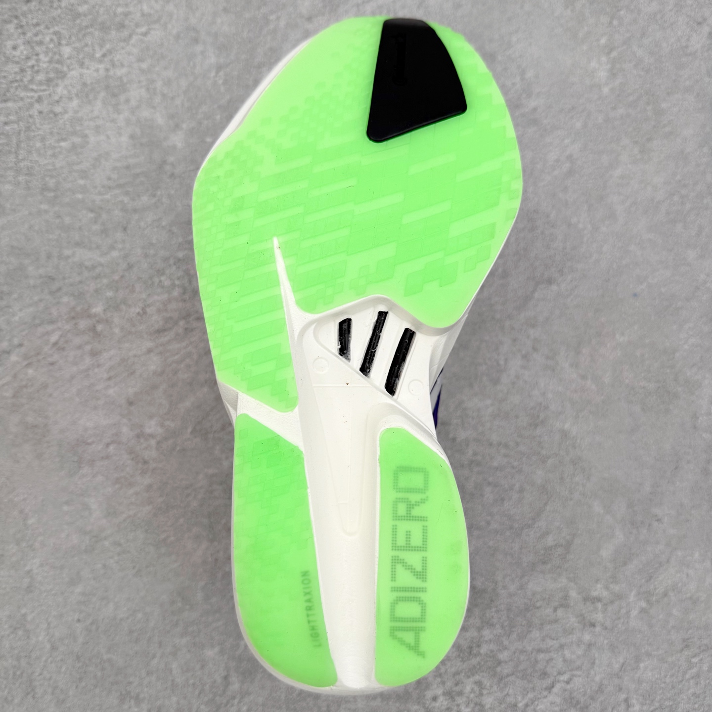 图片[9]-AD Adizero Adios Pro 4 马拉松竞速专业跑鞋 JR1656 CELERMESH针织网面非常轻薄 纤维间的缝隙很大 可以保证跑步时的透气、排汗效果 鞋舌直接与两侧的内衬和鞋底连接在一起 在跑步过程中不会被鞋舌的左右移动所困扰 在标准鞋带孔的基础上再拓宽一组鞋带孔 适合不同脚型的需求 突破性 EnergyRods 技术，有助于跑者实现更好的成绩 中底独特的LIGHTSTRIKE PRO泡棉材质 微弹感觉在跑步过程中给予了良好的支撑体验 对于顶级精英和高水平进阶跑者来说 ADIOS PRO是一双值得信赖的竞速比赛用鞋 尺码：36 36.5 37.5 38 38.5 39 40 40.5 41 42 42.5 43 44 44.5 45-选品中心