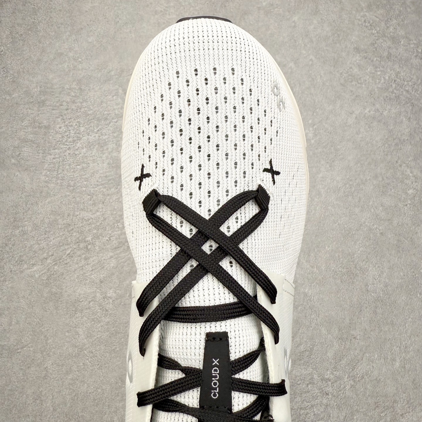 图片[4]-On昂跑 Cloudtilt X 4 系带减震耐磨低帮生活休闲鞋 此运动品牌 开创于2010年 缓震着陆、强效回弹、轻柔质感的设计构思始终是ON研制关键 与此同时基于“为全球提供革新性的跑步感受”信念 陆续推出了多款跑鞋及其以专业运动人体跑步工程学为设计关键的功能性跑步服饰设备 让跑者不费力气地畅快畅跑 尺码：36 36.5 37.5 38 38.5 39 40 40.5 41 42 42.5 43 44 44.5 45-选品中心