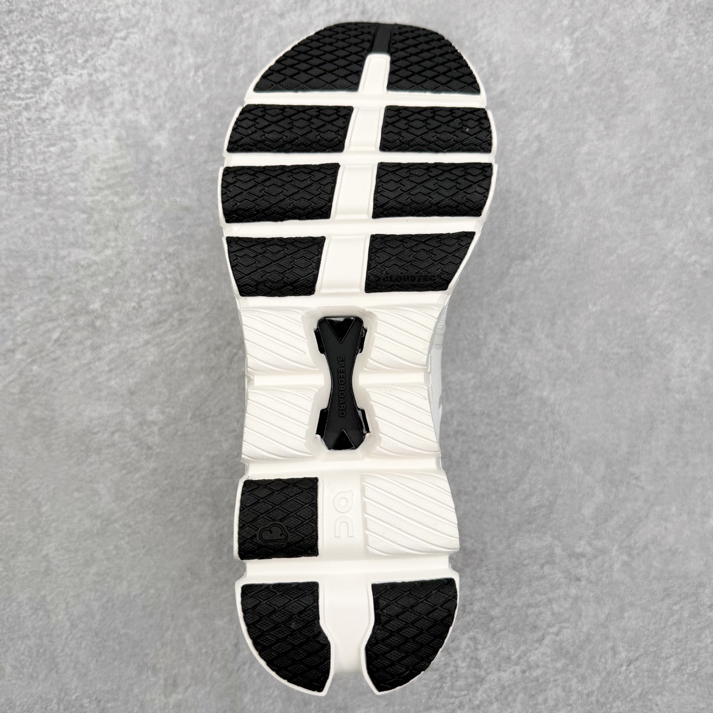 图片[9]-On昂跑 Cloudtilt X 4 系带减震耐磨低帮生活休闲鞋 此运动品牌 开创于2010年 缓震着陆、强效回弹、轻柔质感的设计构思始终是ON研制关键 与此同时基于“为全球提供革新性的跑步感受”信念 陆续推出了多款跑鞋及其以专业运动人体跑步工程学为设计关键的功能性跑步服饰设备 让跑者不费力气地畅快畅跑 尺码：36 36.5 37.5 38 38.5 39 40 40.5 41 42 42.5 43 44 44.5 45-选品中心