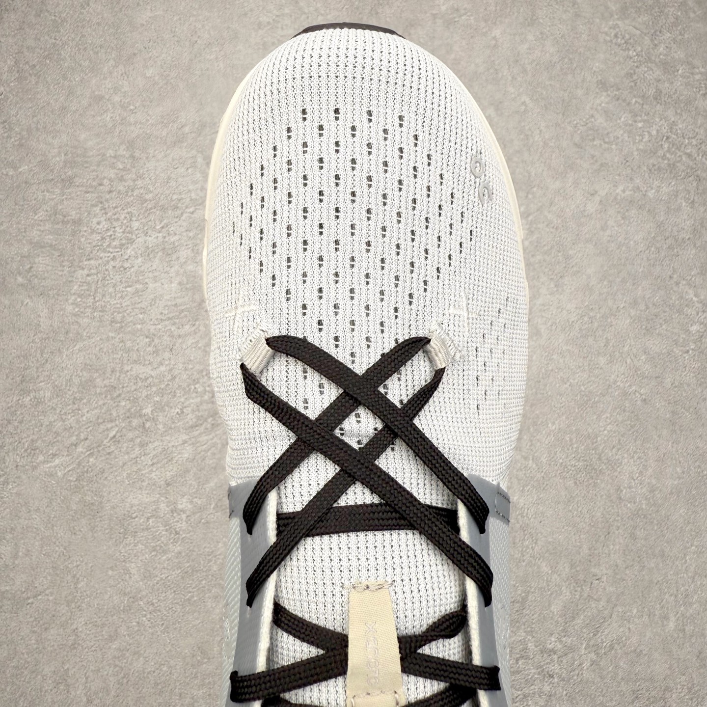 图片[4]-On昂跑 Cloudtilt X 4 系带减震耐磨低帮生活休闲鞋 此运动品牌 开创于2010年 缓震着陆、强效回弹、轻柔质感的设计构思始终是ON研制关键 与此同时基于“为全球提供革新性的跑步感受”信念 陆续推出了多款跑鞋及其以专业运动人体跑步工程学为设计关键的功能性跑步服饰设备 让跑者不费力气地畅快畅跑 尺码：36 36.5 37.5 38 38.5 39 40 40.5 41 42 42.5 43 44 44.5 45-选品中心