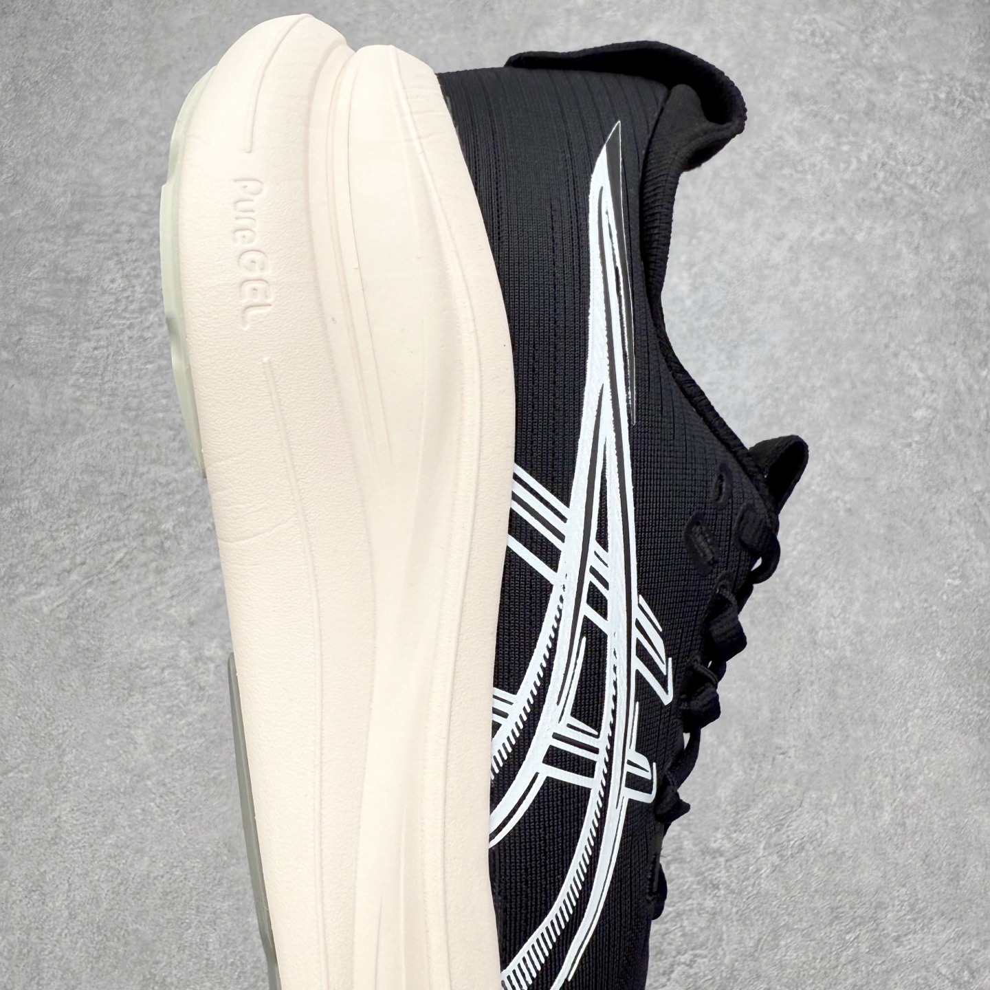 图片[6]-Asics GEL-Nimbus 28 亚瑟士缓震跑鞋 近年复古风潮的势头很旺 ASICS一直坚信保持身体的健康与活力是打造健康快乐的生活方式的最佳途径 ASICS为复古鞋型注入新设计 为玩家的街头穿搭提供了更多可能 GEL-NIMBUSTM9运动鞋最初是为中立和仰卧跑步者设计的长距离训练器 采用原始材料和关键细节重新设计 其Y2K时代的工业外观也被大胆的对比和色块所抵消 尺码：36 36.5 37.5 38 38.5 39 40 40.5 41.5 42 42.5 43.5 44 44.5 45-选品中心