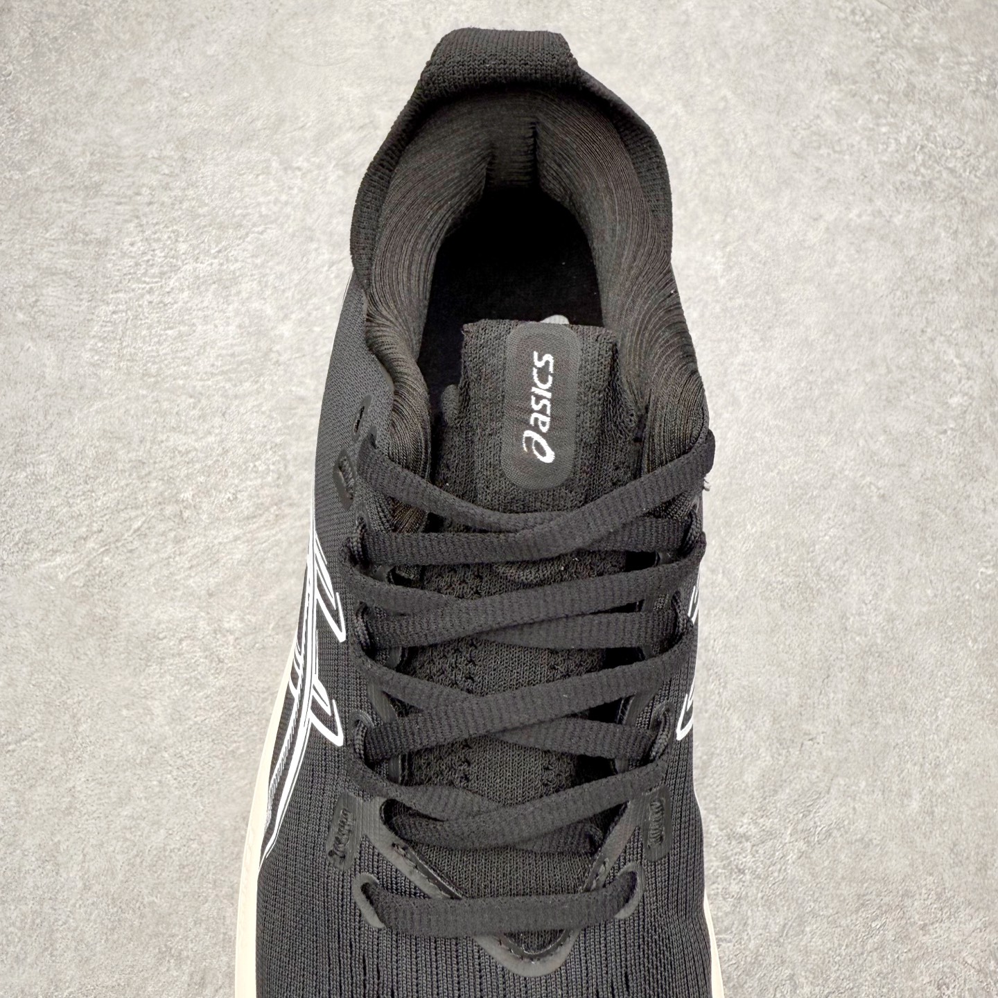 图片[5]-Asics GEL-Nimbus 28 亚瑟士缓震跑鞋 近年复古风潮的势头很旺 ASICS一直坚信保持身体的健康与活力是打造健康快乐的生活方式的最佳途径 ASICS为复古鞋型注入新设计 为玩家的街头穿搭提供了更多可能 GEL-NIMBUSTM9运动鞋最初是为中立和仰卧跑步者设计的长距离训练器 采用原始材料和关键细节重新设计 其Y2K时代的工业外观也被大胆的对比和色块所抵消 尺码：36 36.5 37.5 38 38.5 39 40 40.5 41.5 42 42.5 43.5 44 44.5 45-选品中心