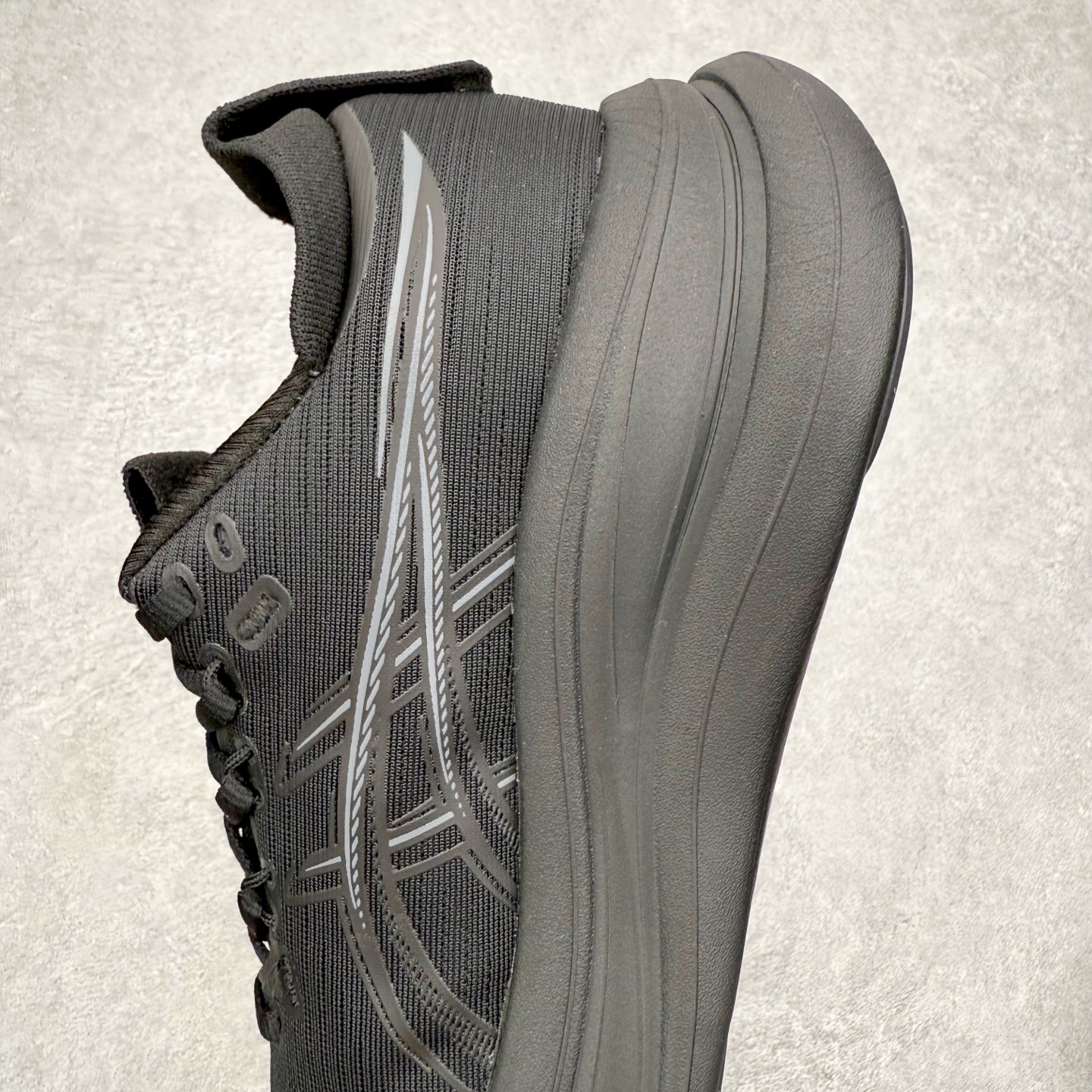 图片[7]-Asics GEL-Nimbus 28 亚瑟士缓震跑鞋 近年复古风潮的势头很旺 ASICS一直坚信保持身体的健康与活力是打造健康快乐的生活方式的最佳途径 ASICS为复古鞋型注入新设计 为玩家的街头穿搭提供了更多可能 GEL-NIMBUSTM9运动鞋最初是为中立和仰卧跑步者设计的长距离训练器 采用原始材料和关键细节重新设计 其Y2K时代的工业外观也被大胆的对比和色块所抵消 尺码：36 36.5 37.5 38 38.5 39 40 40.5 41.5 42 42.5 43.5 44 44.5 45-选品中心