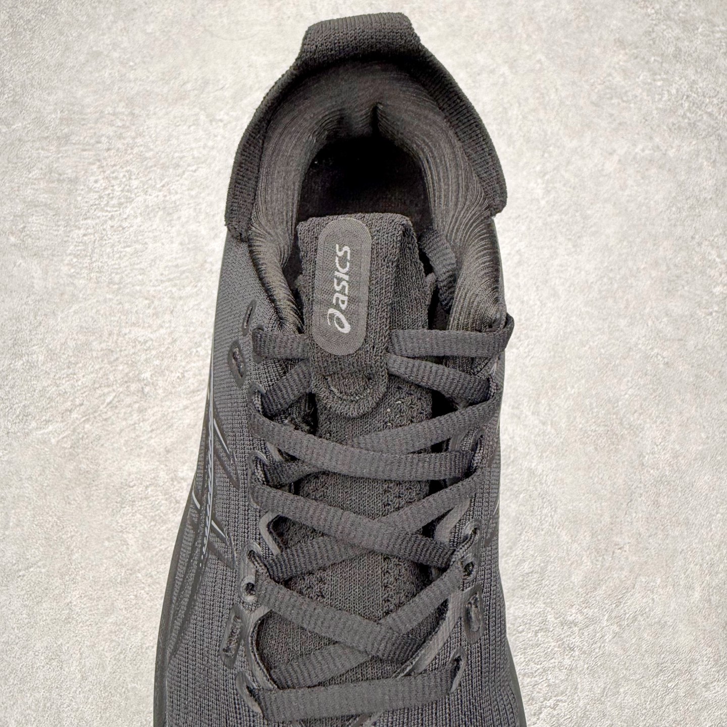 图片[5]-Asics GEL-Nimbus 28 亚瑟士缓震跑鞋 近年复古风潮的势头很旺 ASICS一直坚信保持身体的健康与活力是打造健康快乐的生活方式的最佳途径 ASICS为复古鞋型注入新设计 为玩家的街头穿搭提供了更多可能 GEL-NIMBUSTM9运动鞋最初是为中立和仰卧跑步者设计的长距离训练器 采用原始材料和关键细节重新设计 其Y2K时代的工业外观也被大胆的对比和色块所抵消 尺码：36 36.5 37.5 38 38.5 39 40 40.5 41.5 42 42.5 43.5 44 44.5 45-选品中心