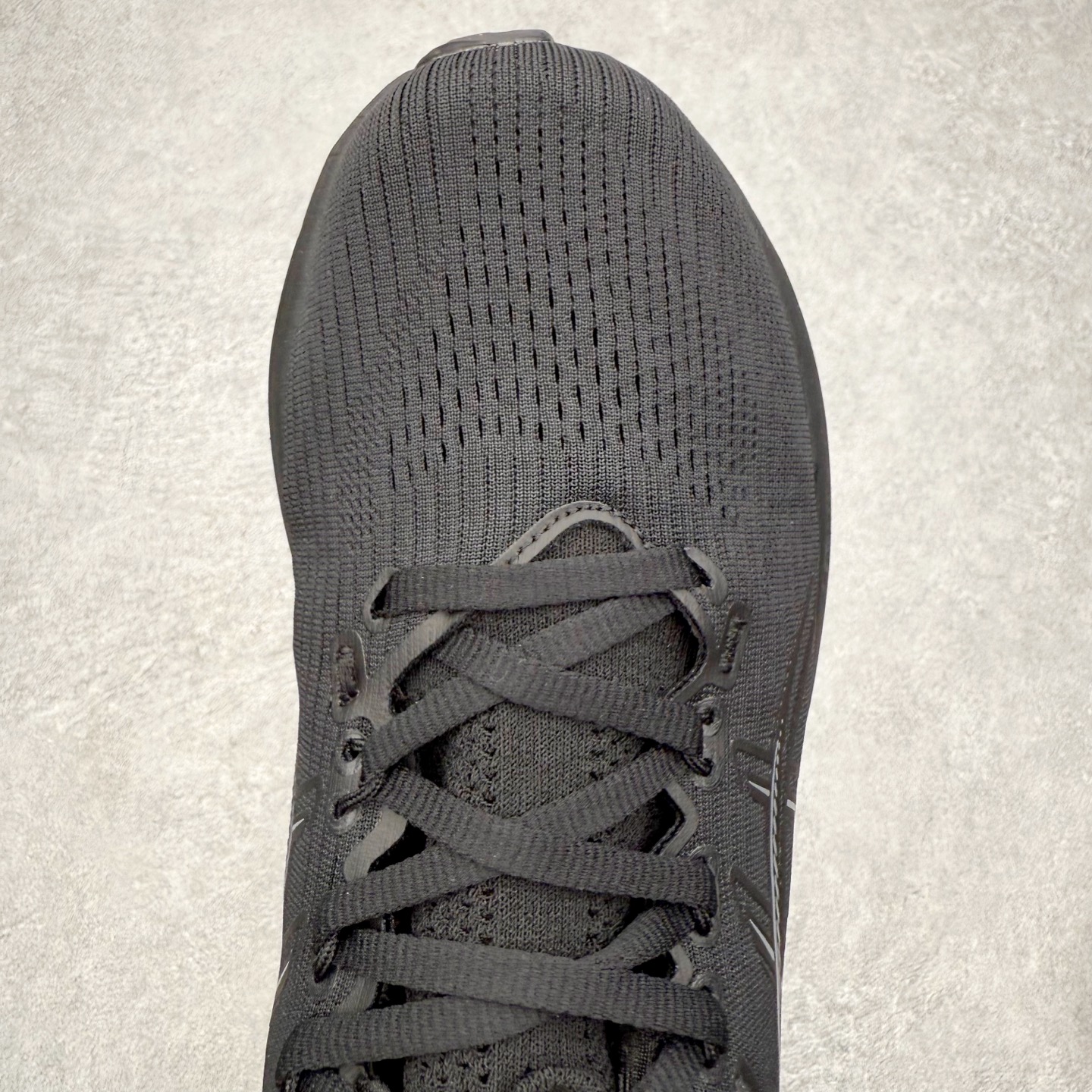 图片[4]-Asics GEL-Nimbus 28 亚瑟士缓震跑鞋 近年复古风潮的势头很旺 ASICS一直坚信保持身体的健康与活力是打造健康快乐的生活方式的最佳途径 ASICS为复古鞋型注入新设计 为玩家的街头穿搭提供了更多可能 GEL-NIMBUSTM9运动鞋最初是为中立和仰卧跑步者设计的长距离训练器 采用原始材料和关键细节重新设计 其Y2K时代的工业外观也被大胆的对比和色块所抵消 尺码：36 36.5 37.5 38 38.5 39 40 40.5 41.5 42 42.5 43.5 44 44.5 45-选品中心