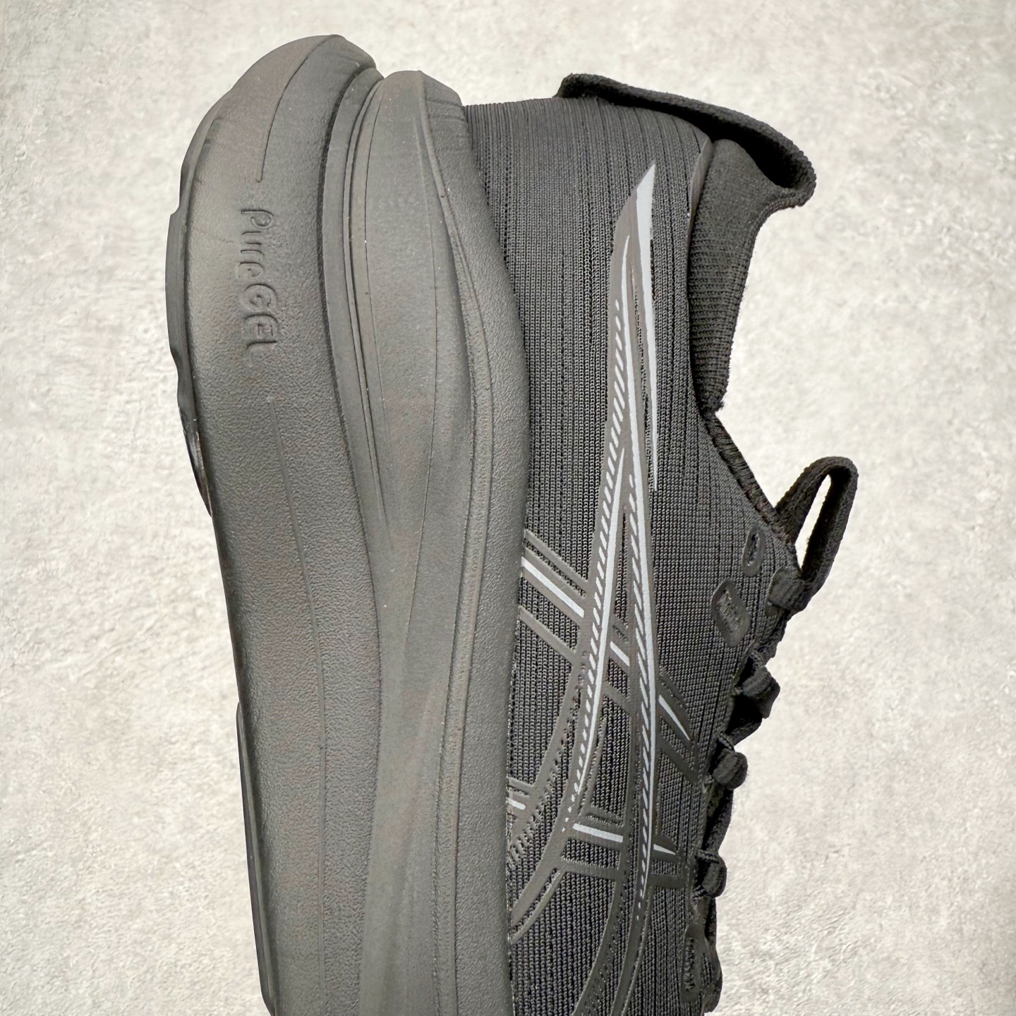 图片[6]-Asics GEL-Nimbus 28 亚瑟士缓震跑鞋 近年复古风潮的势头很旺 ASICS一直坚信保持身体的健康与活力是打造健康快乐的生活方式的最佳途径 ASICS为复古鞋型注入新设计 为玩家的街头穿搭提供了更多可能 GEL-NIMBUSTM9运动鞋最初是为中立和仰卧跑步者设计的长距离训练器 采用原始材料和关键细节重新设计 其Y2K时代的工业外观也被大胆的对比和色块所抵消 尺码：36 36.5 37.5 38 38.5 39 40 40.5 41.5 42 42.5 43.5 44 44.5 45-选品中心