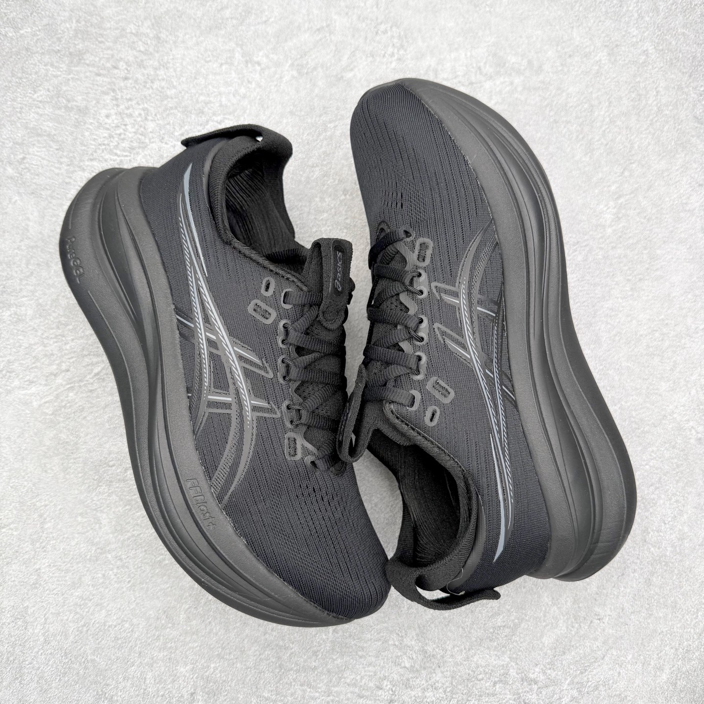 图片[3]-Asics GEL-Nimbus 28 亚瑟士缓震跑鞋 近年复古风潮的势头很旺 ASICS一直坚信保持身体的健康与活力是打造健康快乐的生活方式的最佳途径 ASICS为复古鞋型注入新设计 为玩家的街头穿搭提供了更多可能 GEL-NIMBUSTM9运动鞋最初是为中立和仰卧跑步者设计的长距离训练器 采用原始材料和关键细节重新设计 其Y2K时代的工业外观也被大胆的对比和色块所抵消 尺码：36 36.5 37.5 38 38.5 39 40 40.5 41.5 42 42.5 43.5 44 44.5 45-选品中心