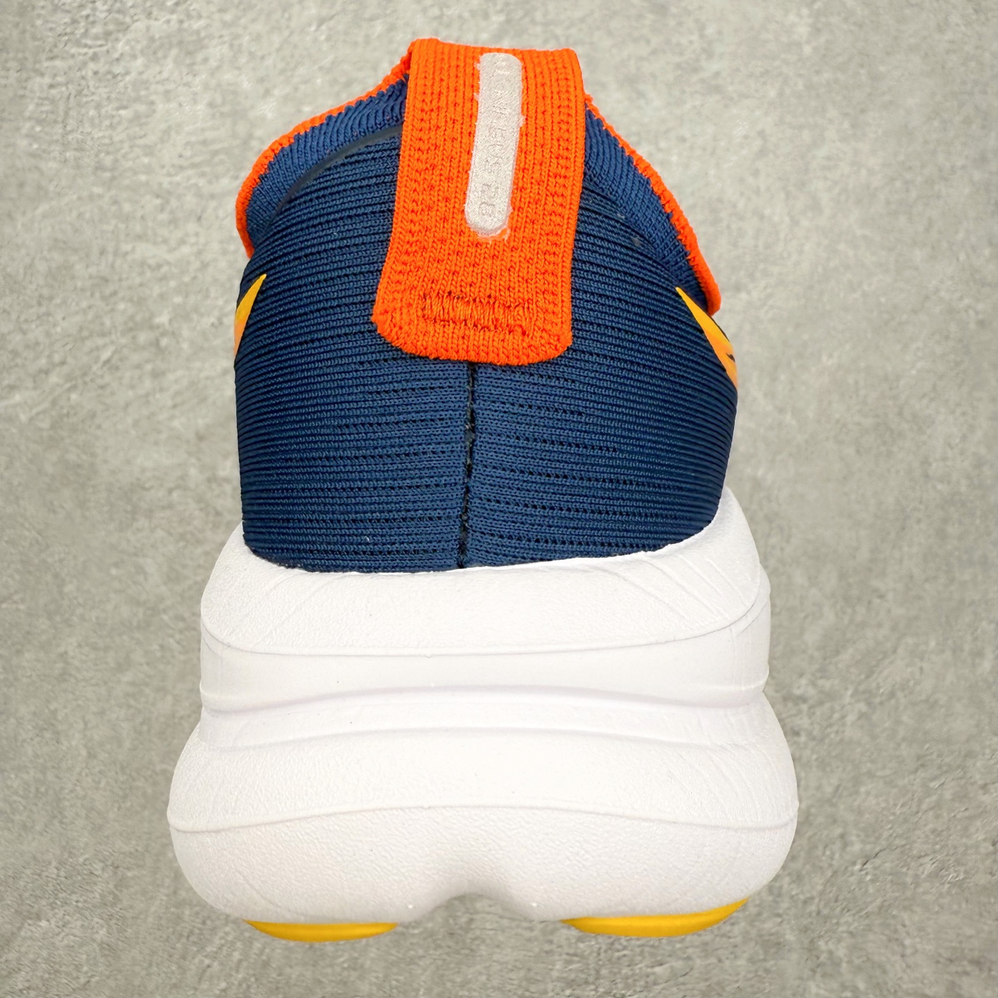 图片[8]-Asics GEL-Nimbus 28 亚瑟士缓震跑鞋 近年复古风潮的势头很旺 ASICS一直坚信保持身体的健康与活力是打造健康快乐的生活方式的最佳途径 ASICS为复古鞋型注入新设计 为玩家的街头穿搭提供了更多可能 GEL-NIMBUSTM9运动鞋最初是为中立和仰卧跑步者设计的长距离训练器 采用原始材料和关键细节重新设计 其Y2K时代的工业外观也被大胆的对比和色块所抵消 尺码：36 36.5 37.5 38 38.5 39 40 40.5 41.5 42 42.5 43.5 44 44.5 45-选品中心